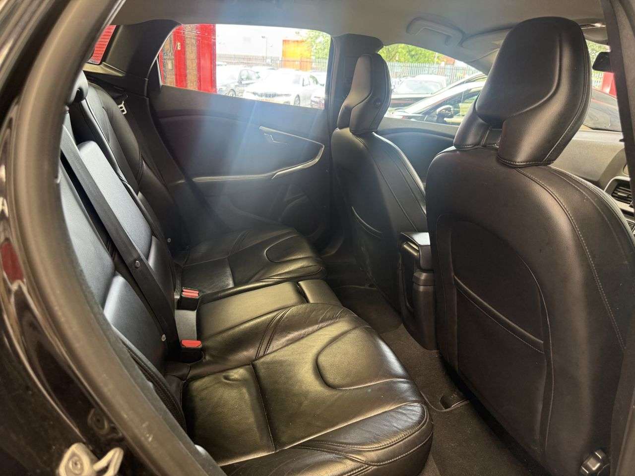 2013 VOLVO V40 2013 VOLVO V40