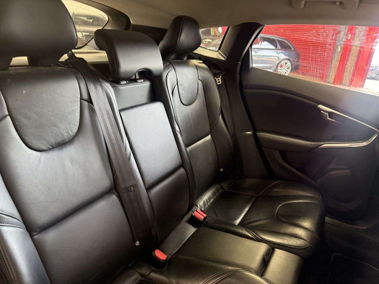 2013 VOLVO V40 2013 VOLVO V40