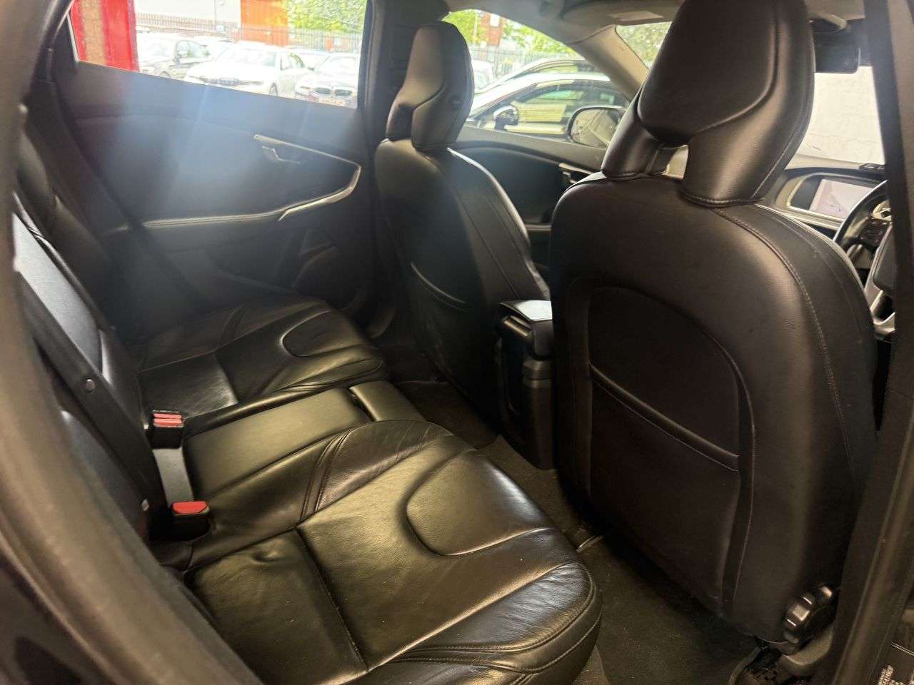 2013 VOLVO V40 2013 VOLVO V40