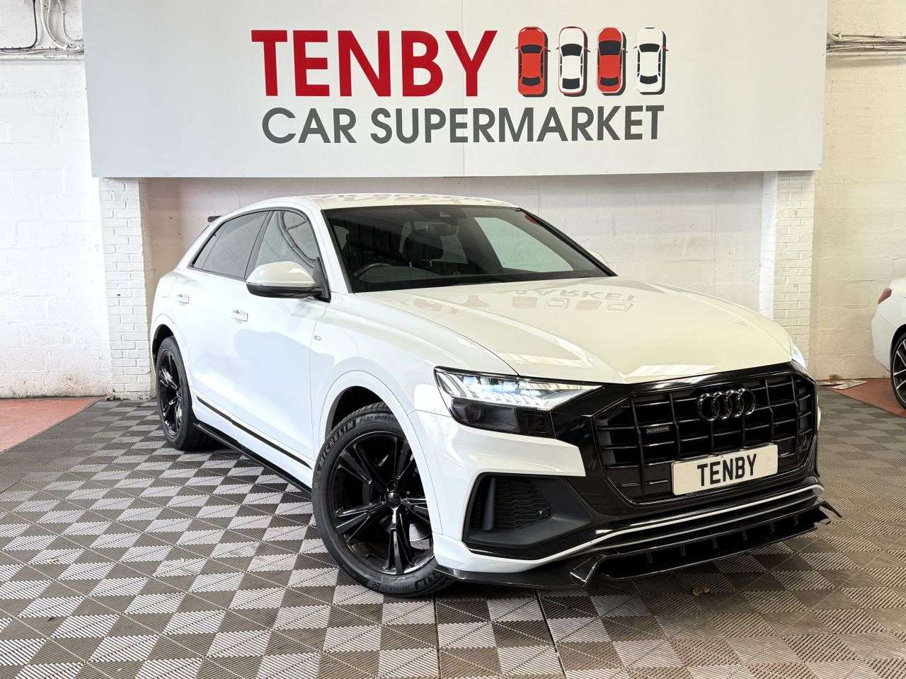 A 2019 AUDI Q8 3.0 TDI V6 50 S line SUV 5dr Diesel Tiptronic quattro Euro 6 (s/s) (286 ps) A 2019 AUDI Q8 3.0 TDI V6 50 S line SUV 5dr Diesel Tiptronic quattro Euro 6 (s/s) (286 ps)