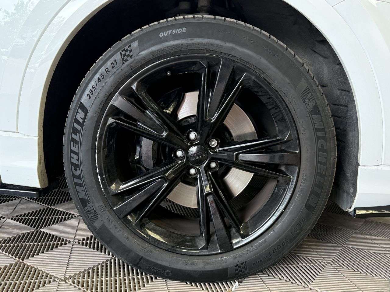 2019 AUDI Q8 2019 AUDI Q8