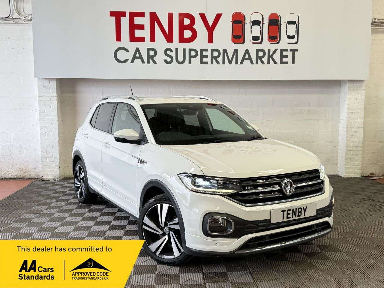 A 2019 VOLKSWAGEN T-CROSS 1.0 TSI R-Line SUV 5dr Petrol DSG Euro 6 (s/s) (115 ps) FHTD SEATS+SAT NAV+ A 2019 VOLKSWAGEN T-CROSS 1.0 TSI R-Line SUV 5dr Petrol DSG Euro 6 (s/s) (115 ps) FHTD SEATS+SAT NAV+