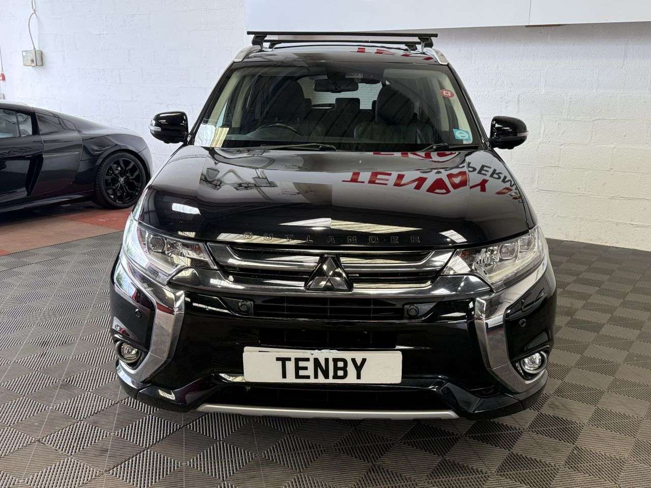 A 2017 MITSUBISHI OUTLANDER 2.0h 12kWh 5hs SUV 5dr Petrol Plug-in Hybrid CVT 4WD Euro 6 (s/s) (200 ps) A 2017 MITSUBISHI OUTLANDER 2.0h 12kWh 5hs SUV 5dr Petrol Plug-in Hybrid CVT 4WD Euro 6 (s/s) (200 ps)