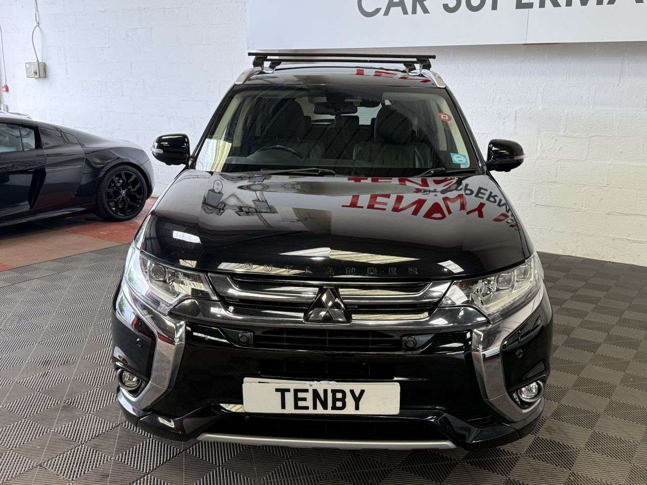 A 2017 MITSUBISHI OUTLANDER 2.0h 12kWh 5hs SUV 5dr Petrol Plug-in Hybrid CVT 4WD Euro 6 (s/s) (200 ps) A 2017 MITSUBISHI OUTLANDER 2.0h 12kWh 5hs SUV 5dr Petrol Plug-in Hybrid CVT 4WD Euro 6 (s/s) (200 ps)