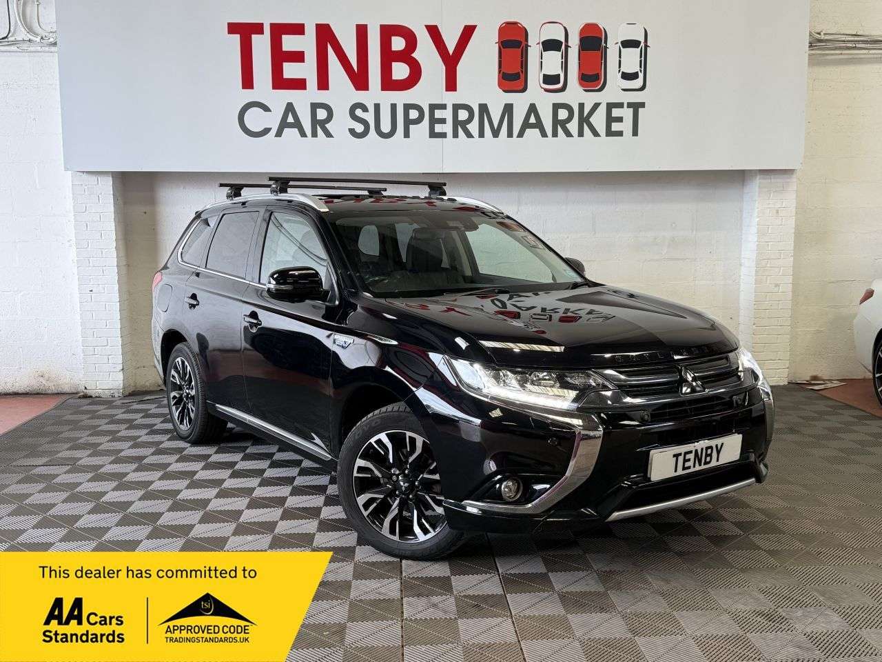 A 2017 MITSUBISHI OUTLANDER 2.0h 12kWh 5hs SUV 5dr Petrol Plug-in Hybrid CVT 4WD Euro 6 (s/s) (200 ps) A 2017 MITSUBISHI OUTLANDER 2.0h 12kWh 5hs SUV 5dr Petrol Plug-in Hybrid CVT 4WD Euro 6 (s/s) (200 ps)