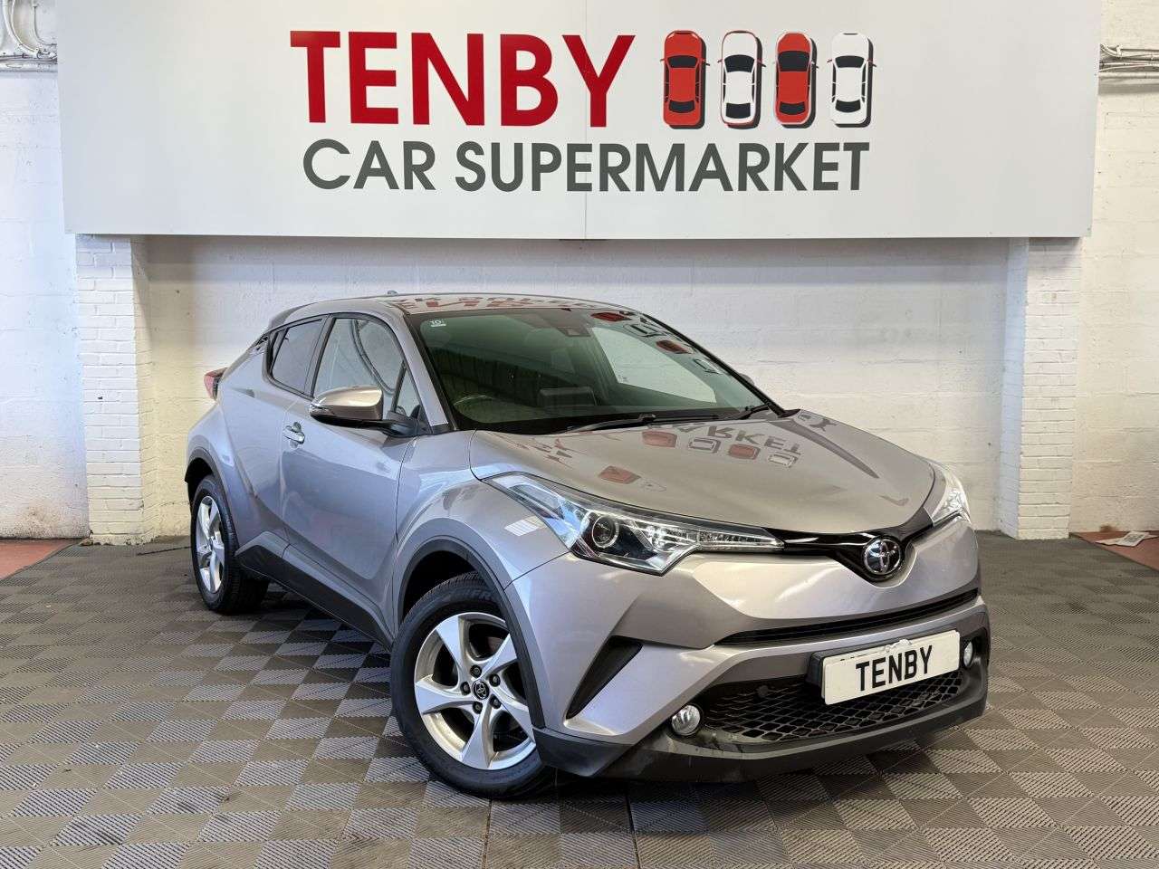 A 2018 TOYOTA C-HR 1.2 VVT-i Icon SUV 5dr Petrol Manual Euro 6 (s/s) (115 ps) REV CAMERA+LANE A 2018 TOYOTA C-HR 1.2 VVT-i Icon SUV 5dr Petrol Manual Euro 6 (s/s) (115 ps) REV CAMERA+LANE