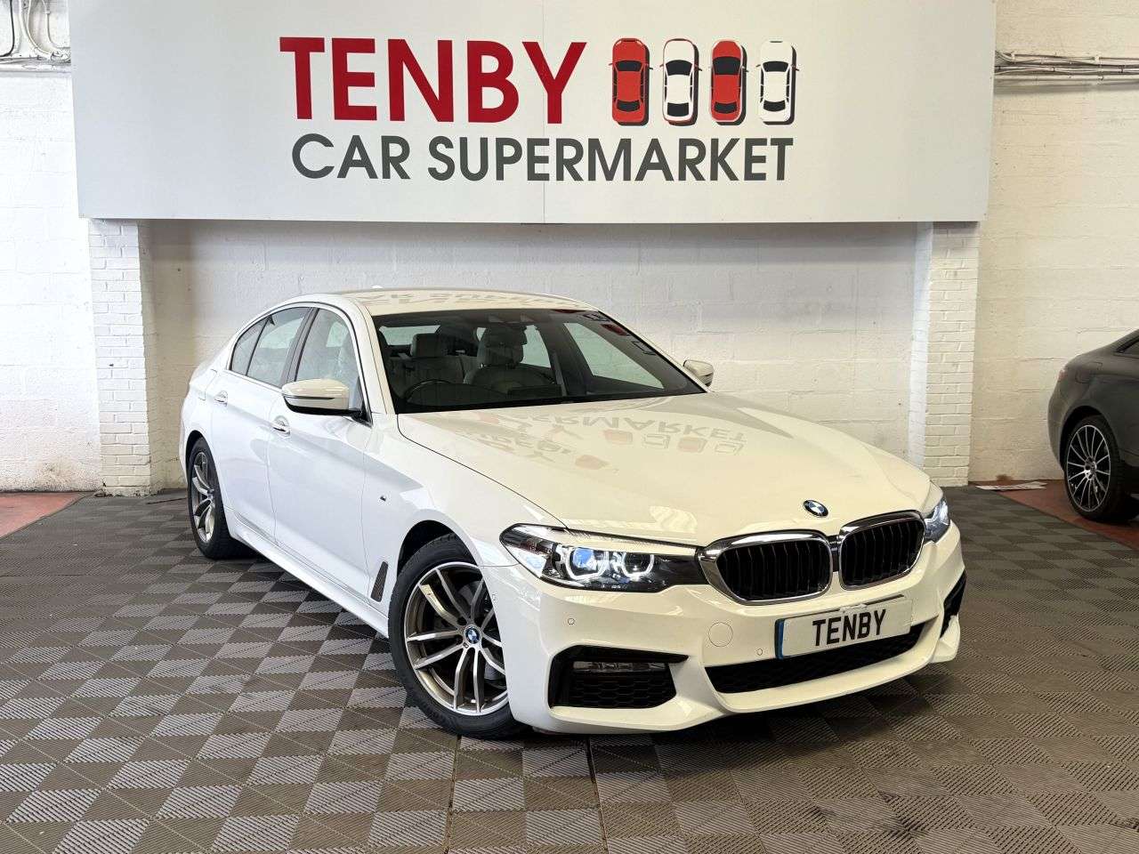 A 2017 BMW 5 SERIES 2.0 520d M Sport Saloon 4dr Diesel Auto Euro 6 (s/s) (190 ps) SAT NAV+ADP C A 2017 BMW 5 SERIES 2.0 520d M Sport Saloon 4dr Diesel Auto Euro 6 (s/s) (190 ps) SAT NAV+ADP C