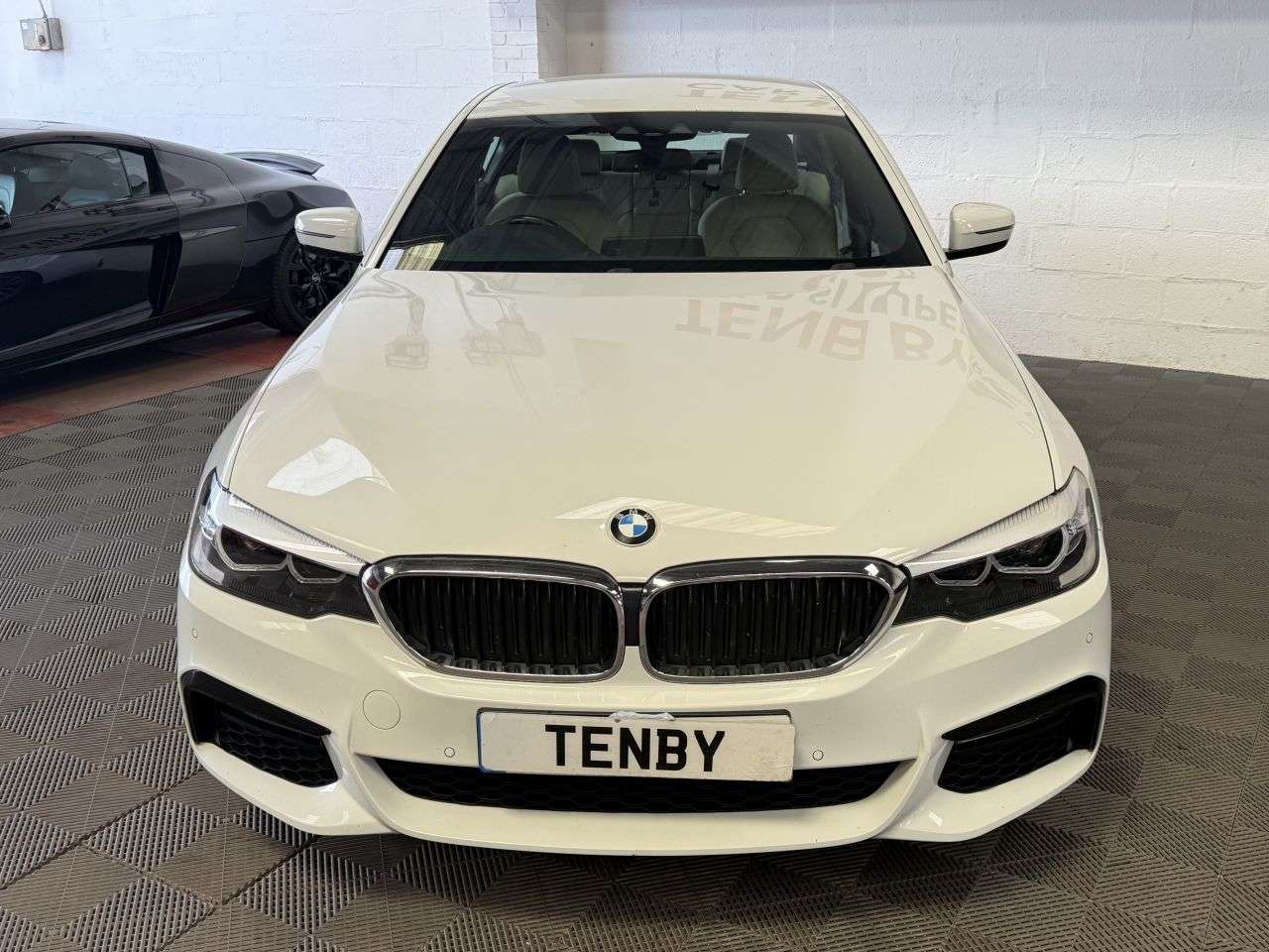 A 2017 BMW 5 SERIES 2.0 520d M Sport Saloon 4dr Diesel Auto Euro 6 (s/s) (190 ps) SAT NAV+ADP C A 2017 BMW 5 SERIES 2.0 520d M Sport Saloon 4dr Diesel Auto Euro 6 (s/s) (190 ps) SAT NAV+ADP C