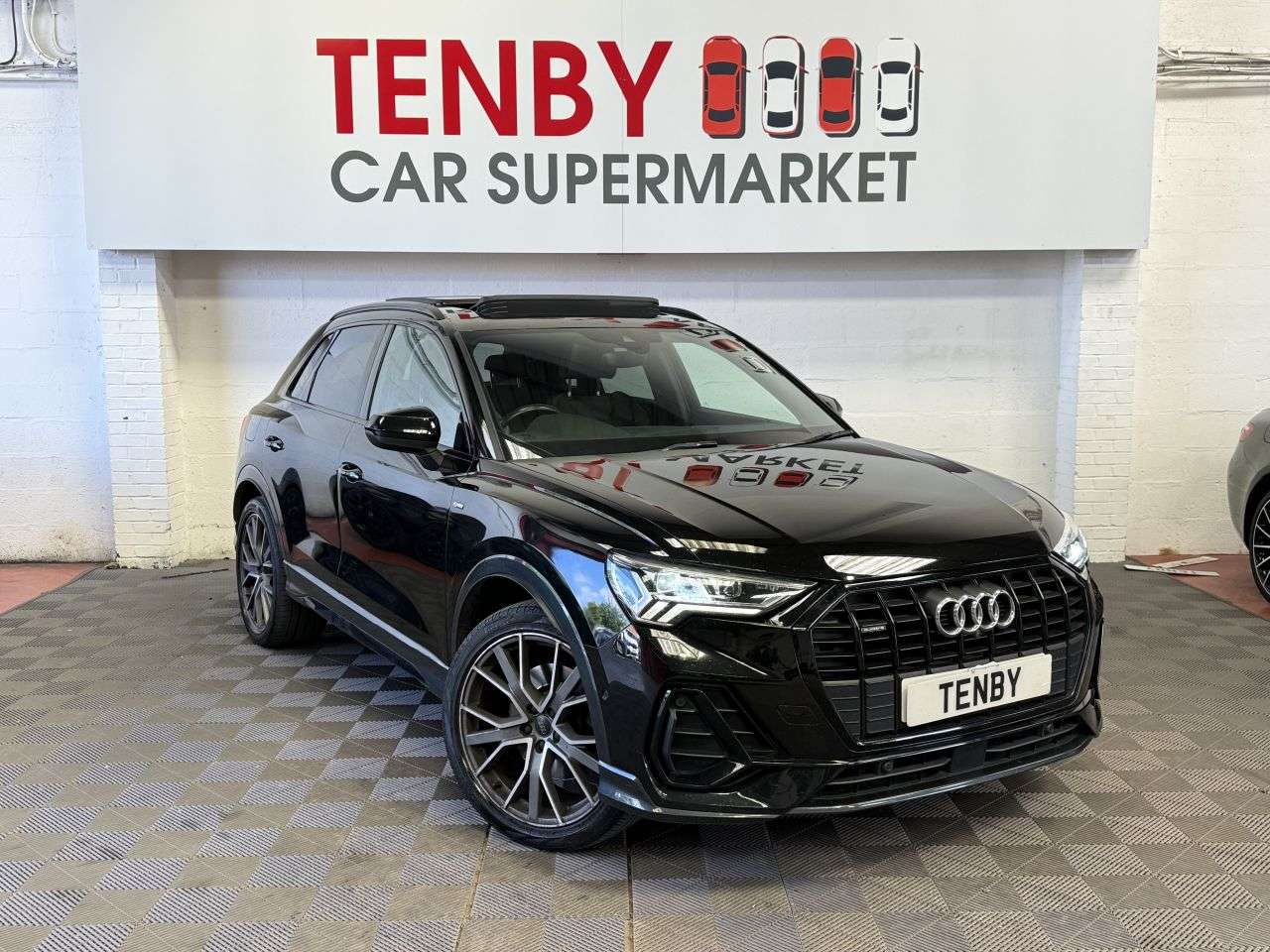 A 2019 AUDI Q3 2.0 TFSI 45 Vorsprung SUV 5dr Petrol S Tronic quattro Euro 6 (s/s) (230 ps) A 2019 AUDI Q3 2.0 TFSI 45 Vorsprung SUV 5dr Petrol S Tronic quattro Euro 6 (s/s) (230 ps)