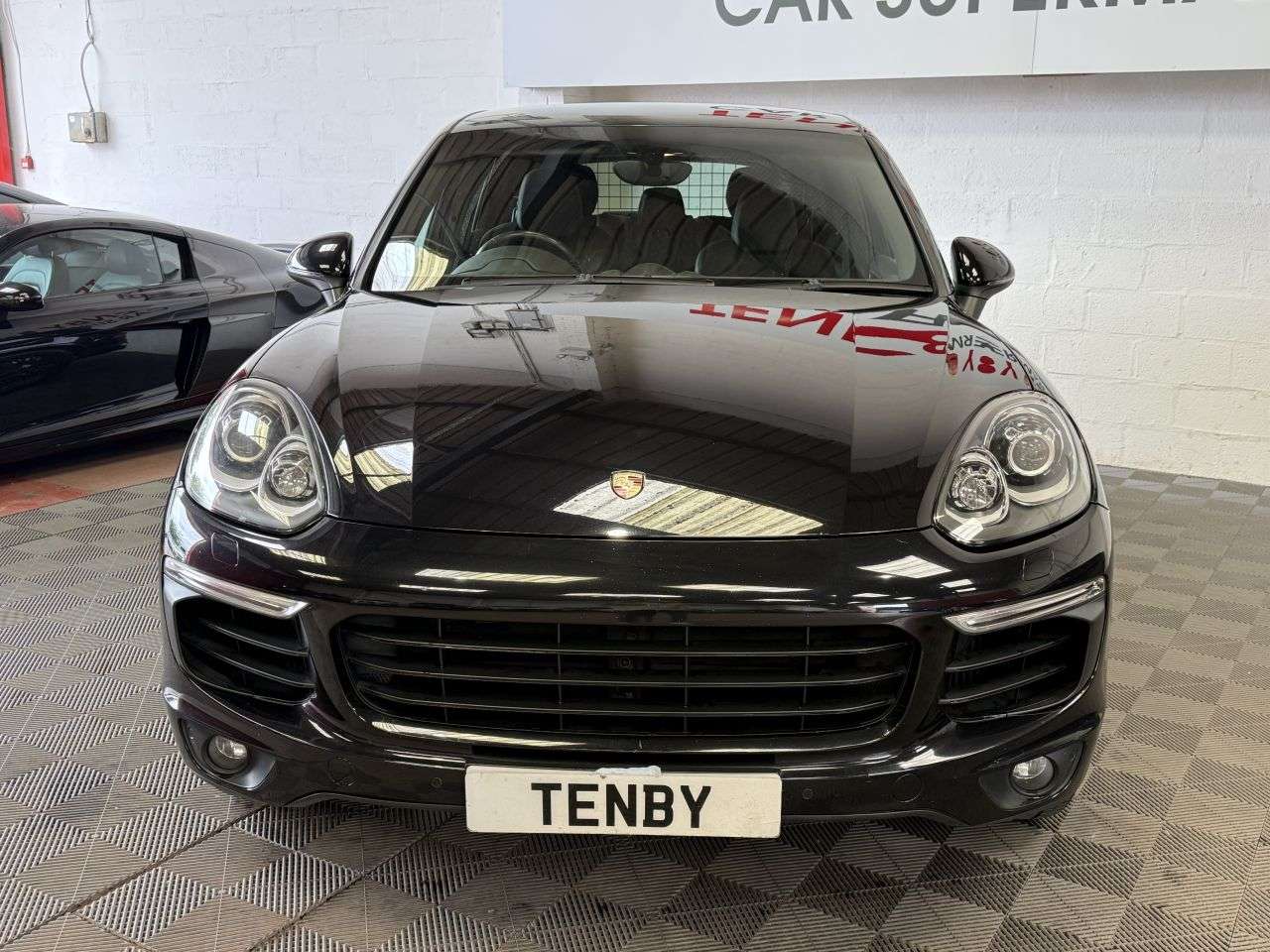 A 2017 PORSCHE CAYENNE 3.0 TD V6 Platinum Edition SUV 5dr Diesel TiptronicS 4WD Euro 6 (s/s) (262 A 2017 PORSCHE CAYENNE 3.0 TD V6 Platinum Edition SUV 5dr Diesel TiptronicS 4WD Euro 6 (s/s) (262