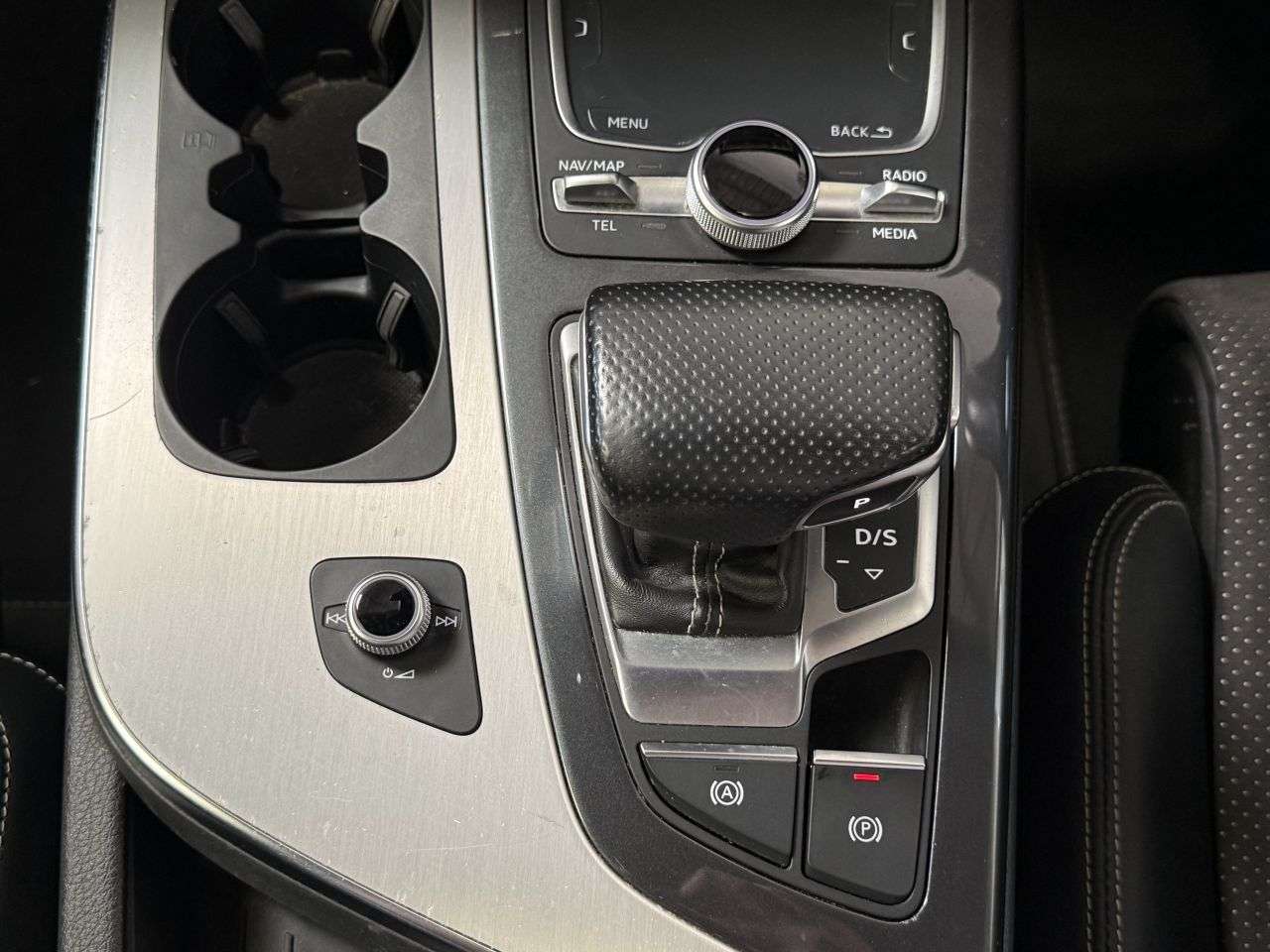 2015 AUDI Q7 2015 AUDI Q7