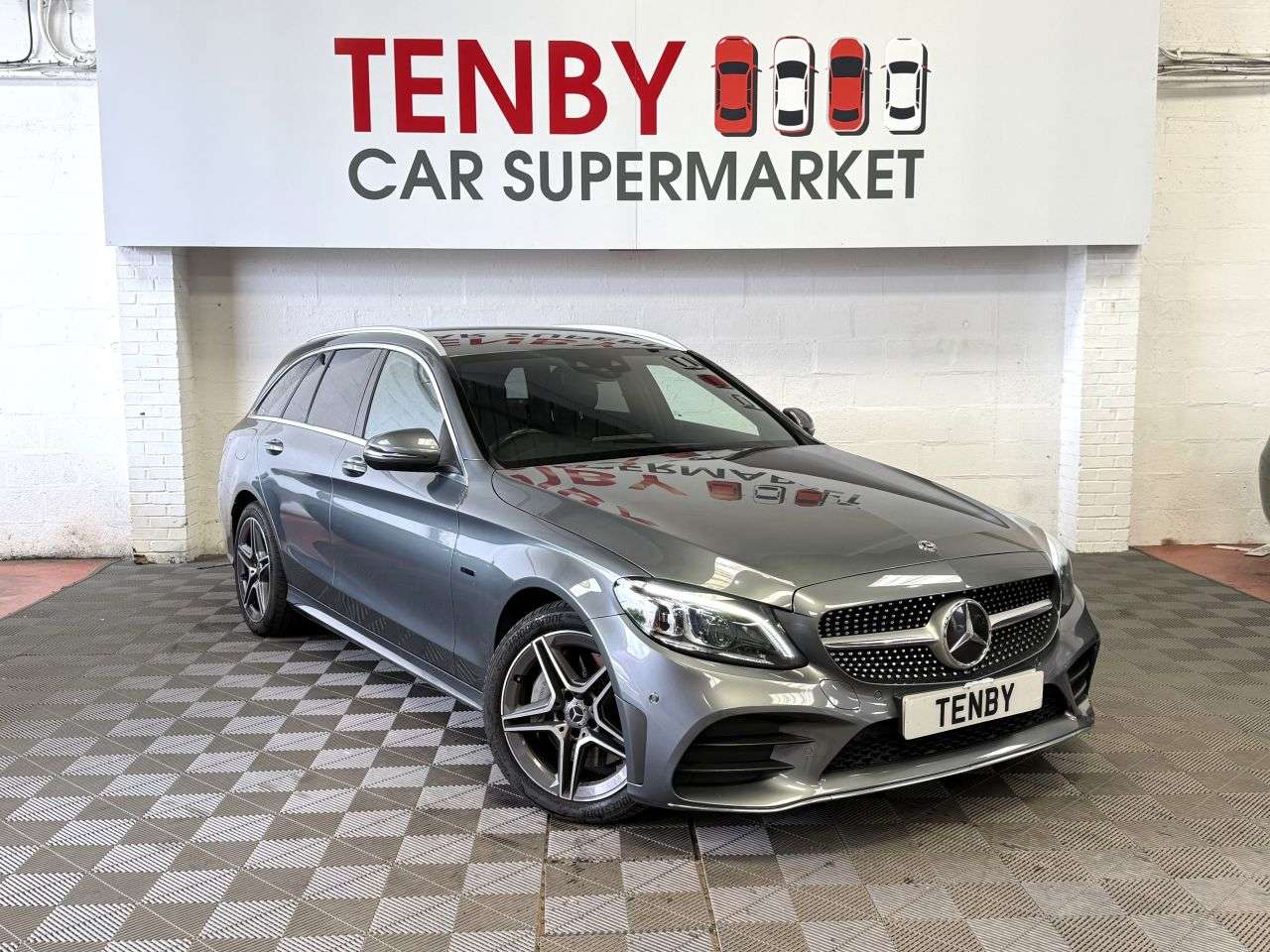 A 2020 MERCEDES-BENZ C CLASS 2.0 C300de 13.5kWh AMG Line Edition Estate 5dr Diesel Plug-in Hybrid G-Tron A 2020 MERCEDES-BENZ C CLASS 2.0 C300de 13.5kWh AMG Line Edition Estate 5dr Diesel Plug-in Hybrid G-Tron