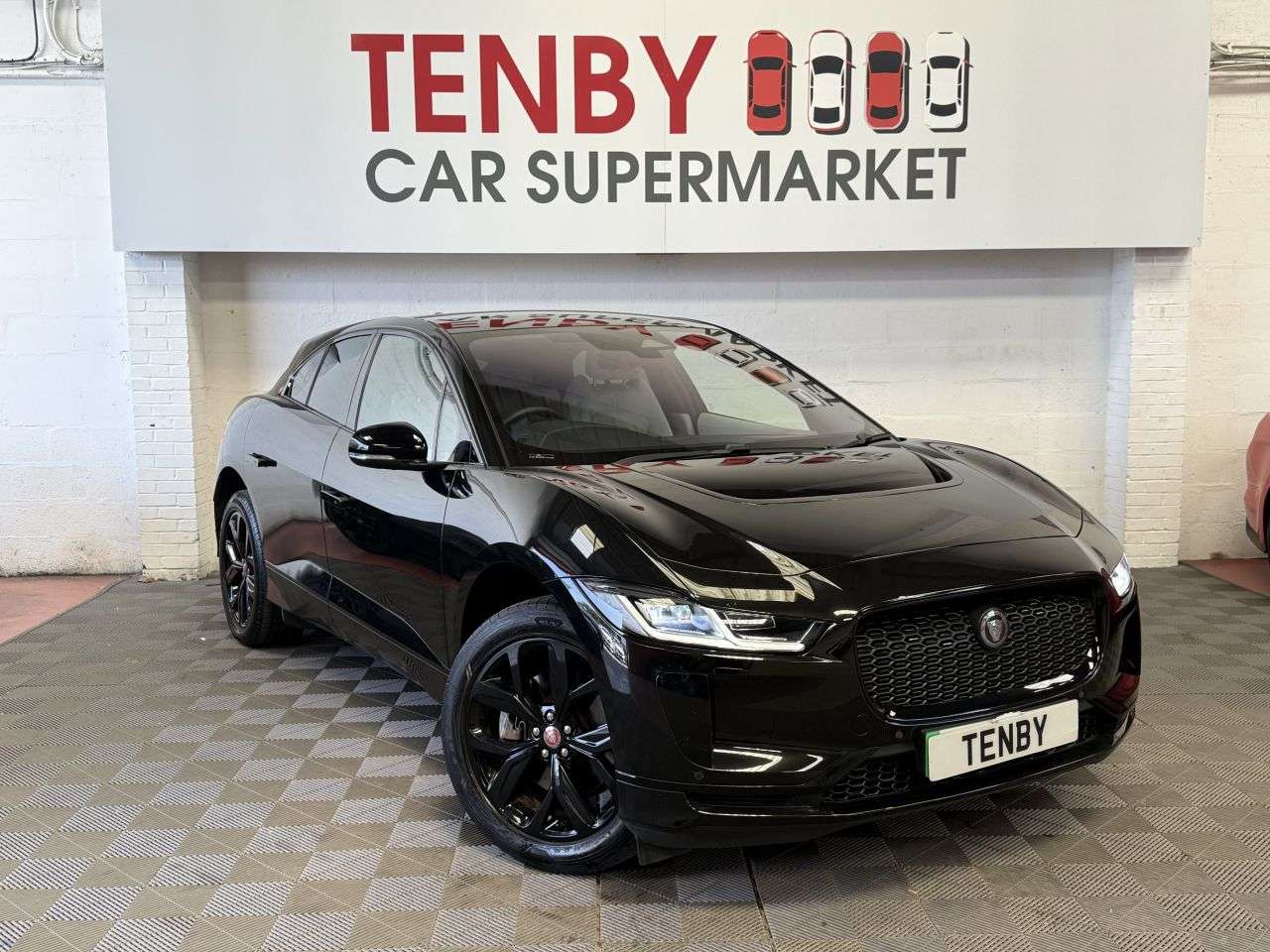 A 2022 JAGUAR I-PACE 400 90kWh Black SUV 5dr Electric Auto 4WD (400 ps) REV CAM+LANE ASST+HTD ST A 2022 JAGUAR I-PACE 400 90kWh Black SUV 5dr Electric Auto 4WD (400 ps) REV CAM+LANE ASST+HTD ST