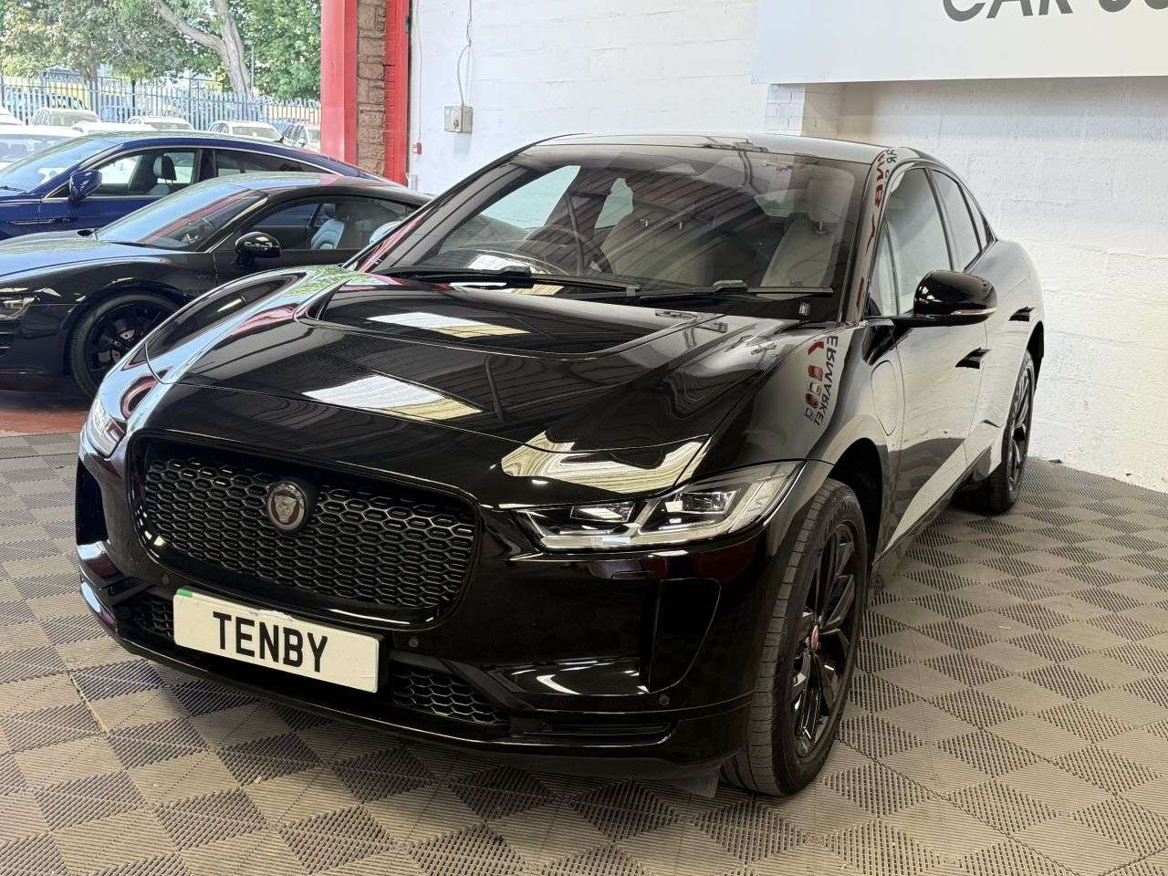 A 2022 JAGUAR I-PACE 400 90kWh Black SUV 5dr Electric Auto 4WD (400 ps) REV CAM+LANE ASST+HTD ST A 2022 JAGUAR I-PACE 400 90kWh Black SUV 5dr Electric Auto 4WD (400 ps) REV CAM+LANE ASST+HTD ST