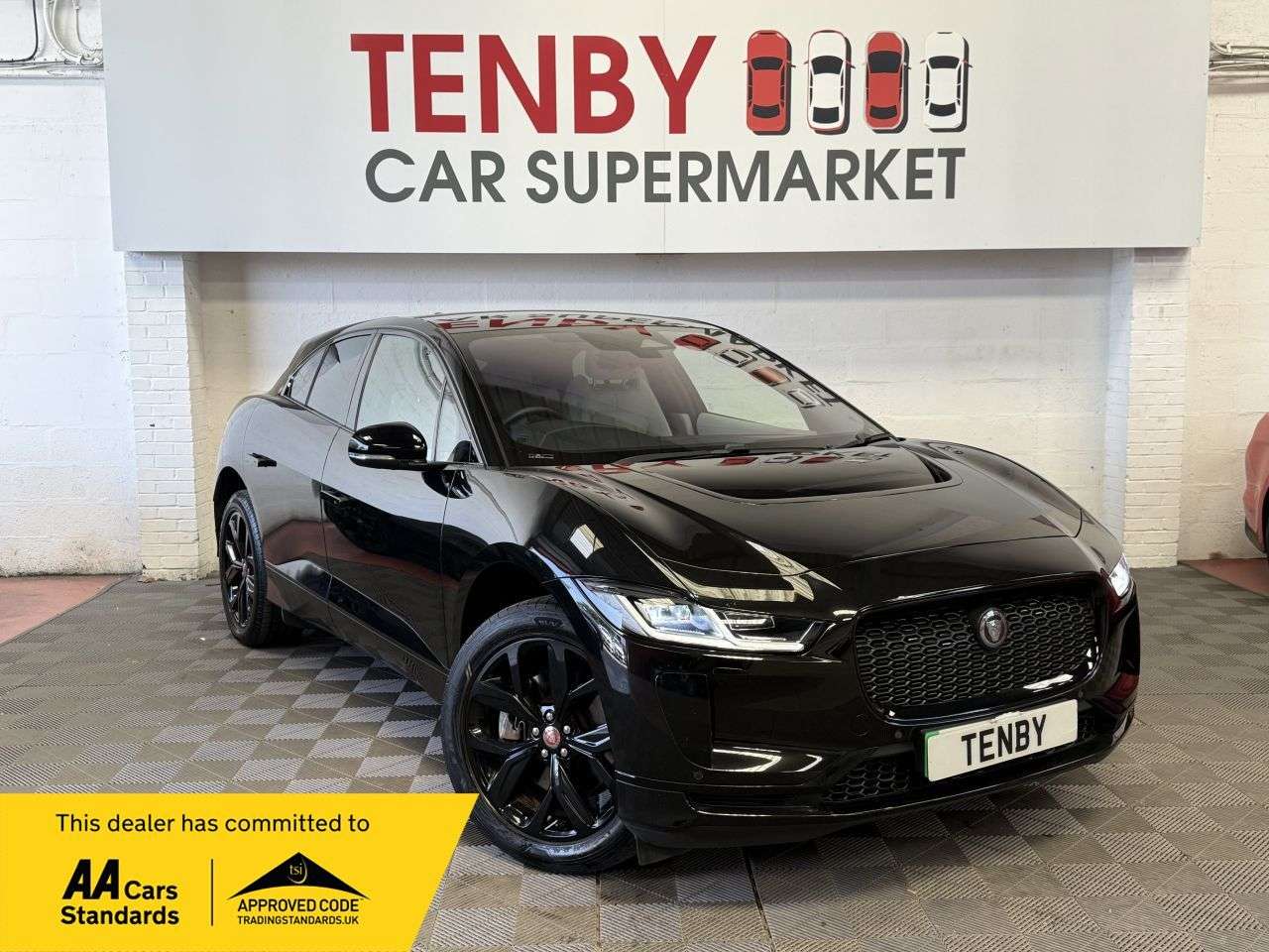 A 2022 JAGUAR I-PACE 400 90kWh Black SUV 5dr Electric Auto 4WD (400 ps) REV CAM+LANE ASST+HTD ST A 2022 JAGUAR I-PACE 400 90kWh Black SUV 5dr Electric Auto 4WD (400 ps) REV CAM+LANE ASST+HTD ST
