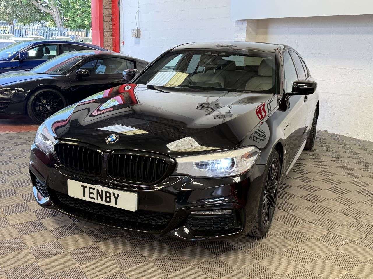 A 2017 BMW 5 SERIES 2.0 530e 9.2kWh M Sport Saloon 4dr Petrol Plug-in Hybrid Auto Euro 6 (s/s) A 2017 BMW 5 SERIES 2.0 530e 9.2kWh M Sport Saloon 4dr Petrol Plug-in Hybrid Auto Euro 6 (s/s)