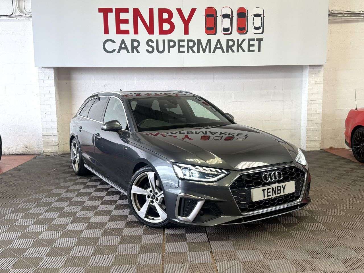 A 2021 AUDI A4 AVANT 2.0 TDI 35 S line Estate 5dr Diesel S Tronic Euro 6 (s/s) (163 ps) FHTD SEA A 2021 AUDI A4 AVANT 2.0 TDI 35 S line Estate 5dr Diesel S Tronic Euro 6 (s/s) (163 ps) FHTD SEA