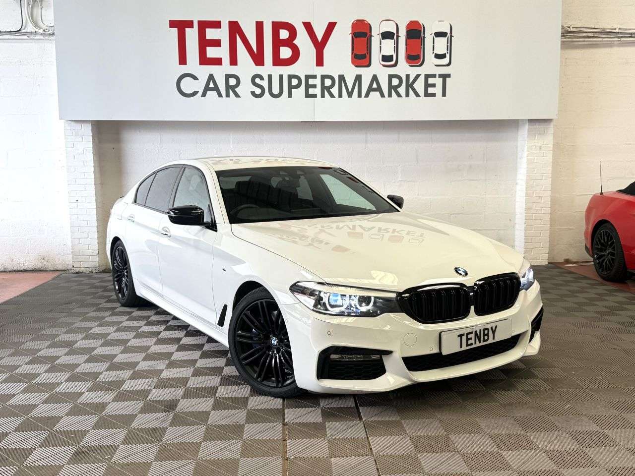 A 2017 BMW 5 SERIES 3.0 530d M Sport Saloon 4dr Diesel Auto Euro 6 (s/s) (265 ps) 19"ALLOYS+AMB A 2017 BMW 5 SERIES 3.0 530d M Sport Saloon 4dr Diesel Auto Euro 6 (s/s) (265 ps) 19"ALLOYS+AMB
