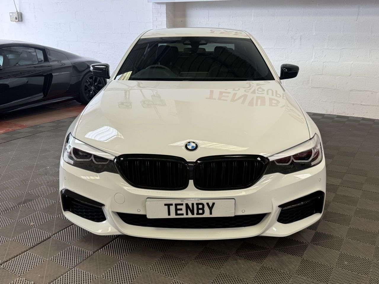 A 2017 BMW 5 SERIES 3.0 530d M Sport Saloon 4dr Diesel Auto Euro 6 (s/s) (265 ps) 19"ALLOYS+AMB A 2017 BMW 5 SERIES 3.0 530d M Sport Saloon 4dr Diesel Auto Euro 6 (s/s) (265 ps) 19"ALLOYS+AMB