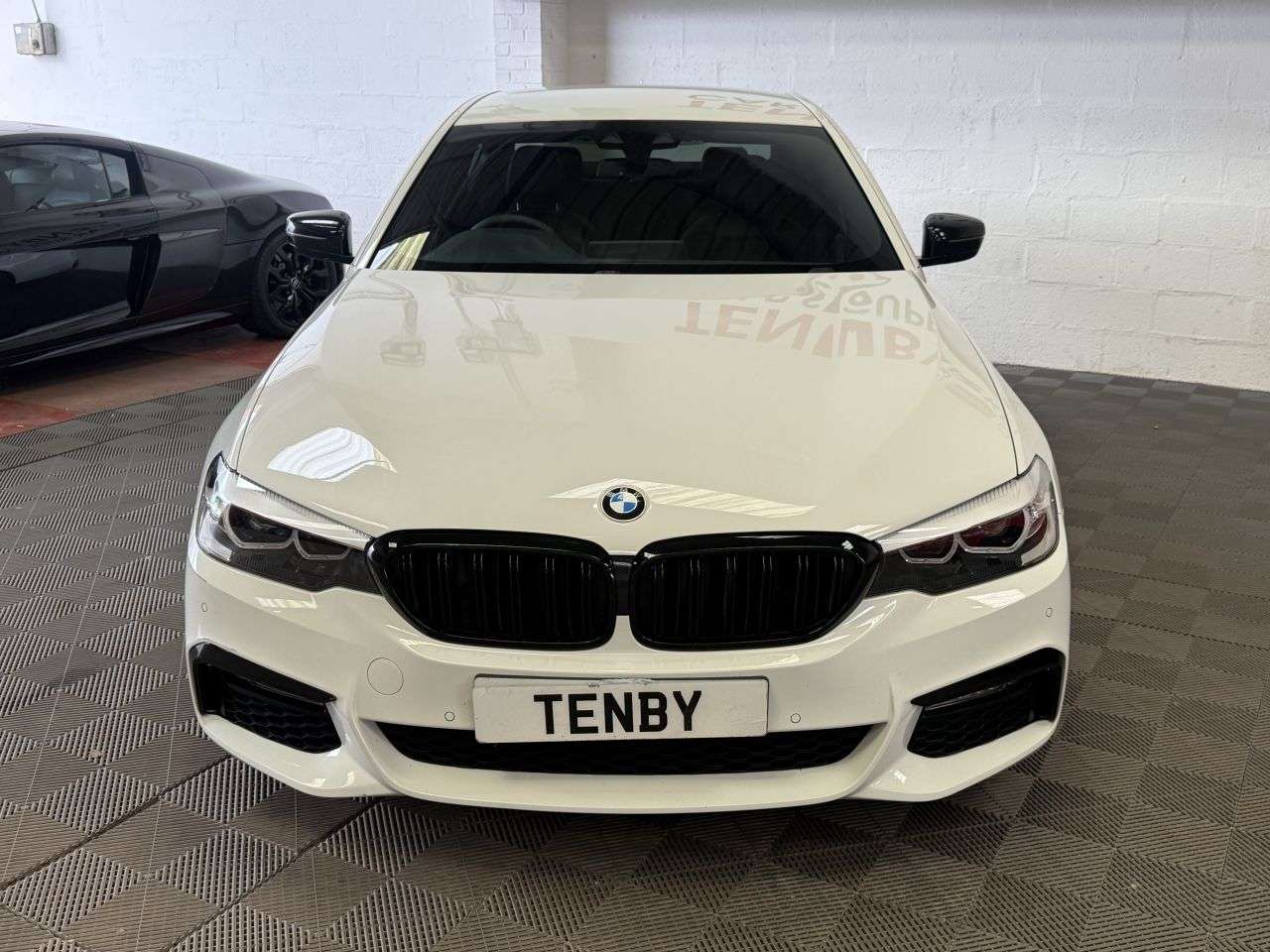 A 2017 BMW 5 SERIES 3.0 530d M Sport Saloon 4dr Diesel Auto Euro 6 (s/s) (265 ps) 19"ALLOYS+AMB A 2017 BMW 5 SERIES 3.0 530d M Sport Saloon 4dr Diesel Auto Euro 6 (s/s) (265 ps) 19"ALLOYS+AMB