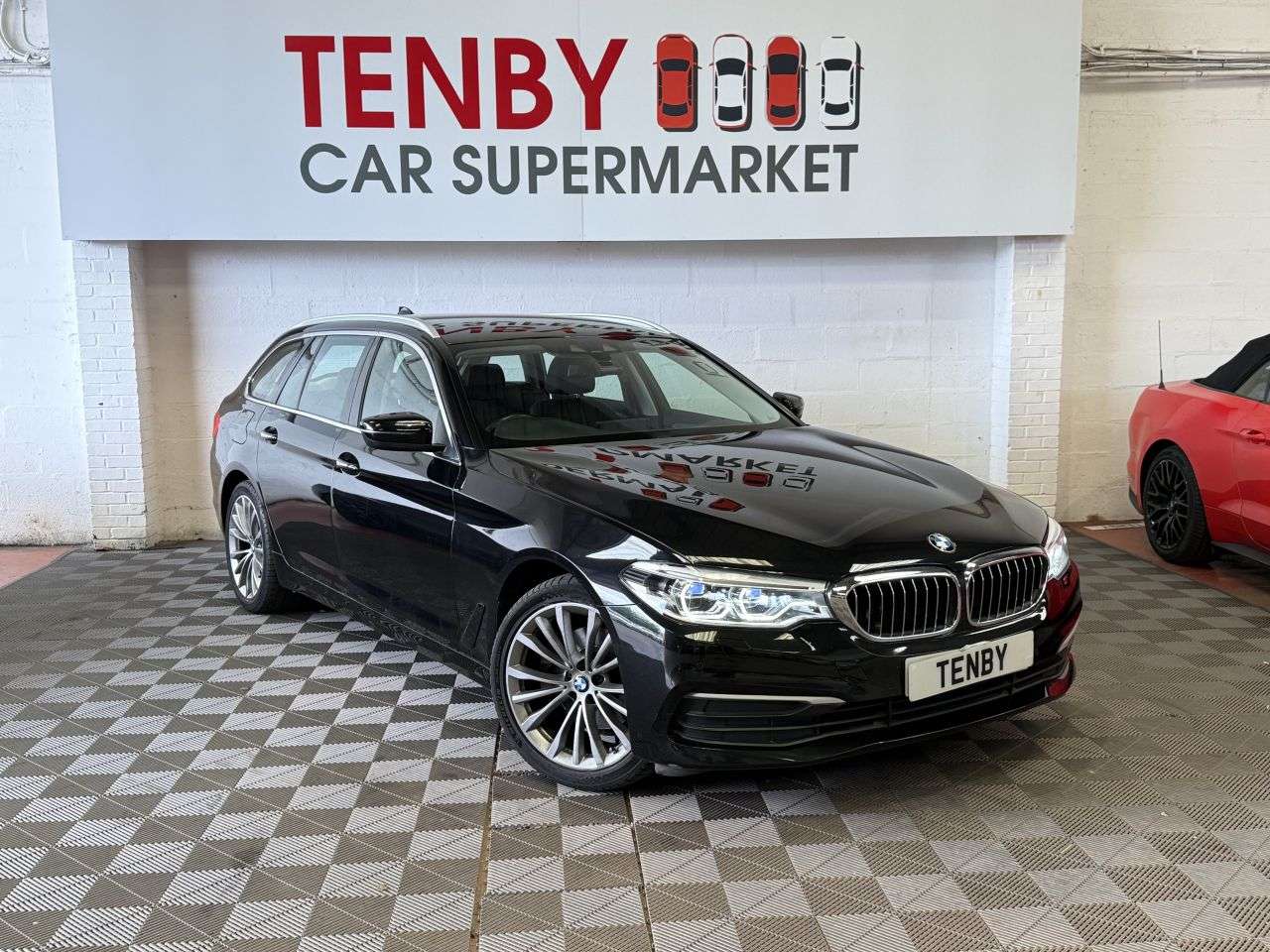 A 2017 BMW 5 SERIES 2.0 520d SE Touring 5dr Diesel Auto Euro 6 (s/s) (190 ps) ICON ADPT HLIGHTS A 2017 BMW 5 SERIES 2.0 520d SE Touring 5dr Diesel Auto Euro 6 (s/s) (190 ps) ICON ADPT HLIGHTS