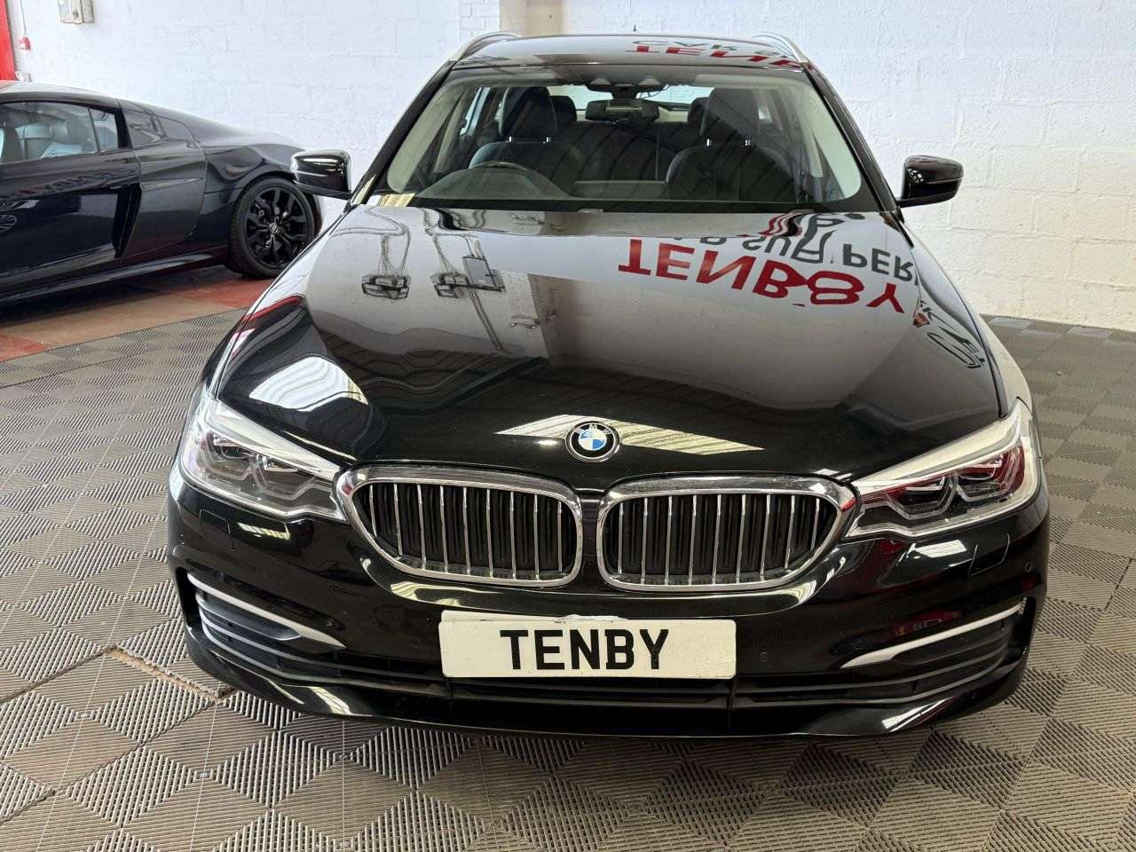 A 2017 BMW 5 SERIES 2.0 520d SE Touring 5dr Diesel Auto Euro 6 (s/s) (190 ps) ICON ADPT HLIGHTS A 2017 BMW 5 SERIES 2.0 520d SE Touring 5dr Diesel Auto Euro 6 (s/s) (190 ps) ICON ADPT HLIGHTS