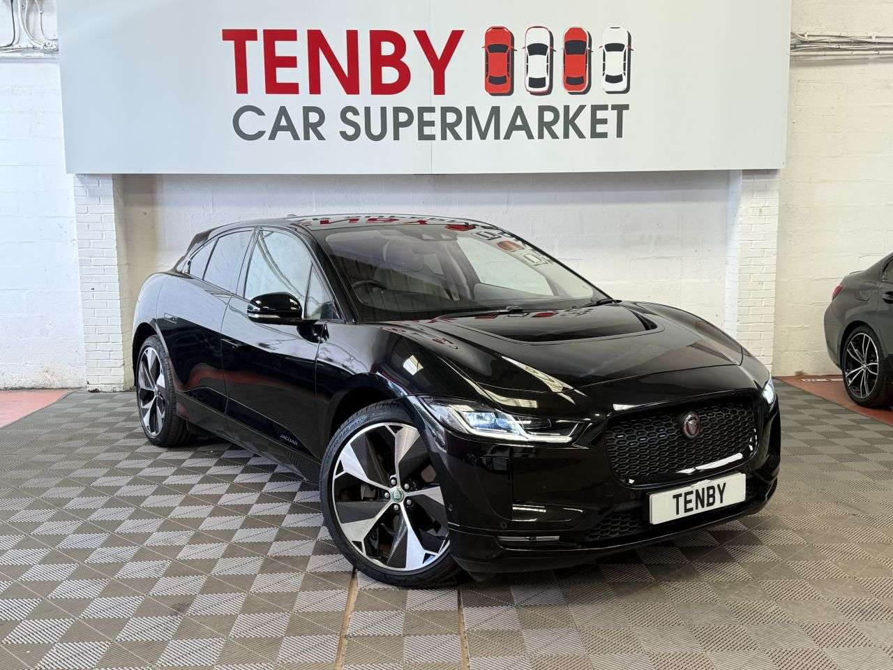A 2019 JAGUAR I-PACE 400 90kWh SE SUV 5dr Electric Auto 4WD (400 ps) REV CAM+HTD STR+LANE ASST A 2019 JAGUAR I-PACE 400 90kWh SE SUV 5dr Electric Auto 4WD (400 ps) REV CAM+HTD STR+LANE ASST