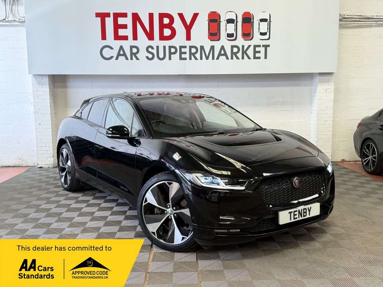 A 2019 JAGUAR I-PACE 400 90kWh SE SUV 5dr Electric Auto 4WD (400 ps) REV CAM+HTD STR+LANE ASST A 2019 JAGUAR I-PACE 400 90kWh SE SUV 5dr Electric Auto 4WD (400 ps) REV CAM+HTD STR+LANE ASST