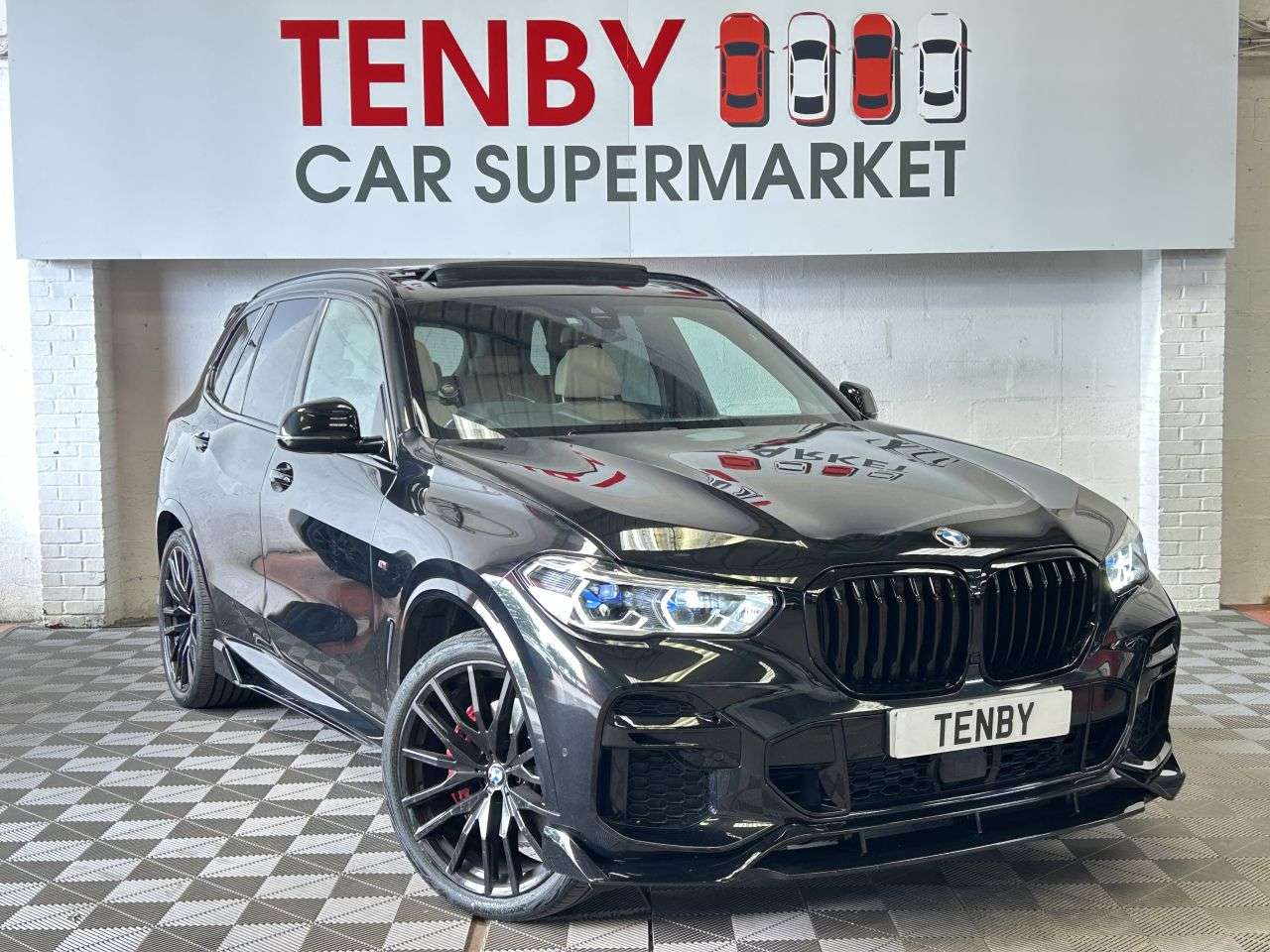 A 2022 BMW X5 3.0 30d MHT M Sport SUV 5dr Diesel Hybrid Auto xDrive Euro 6 (s/s) (286 ps) A 2022 BMW X5 3.0 30d MHT M Sport SUV 5dr Diesel Hybrid Auto xDrive Euro 6 (s/s) (286 ps)