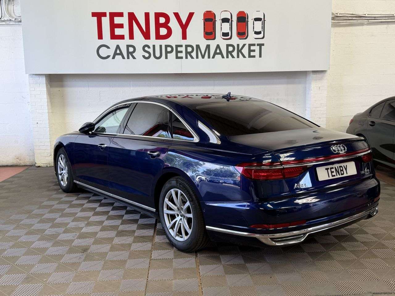 2018 AUDI A8 2018 AUDI A8