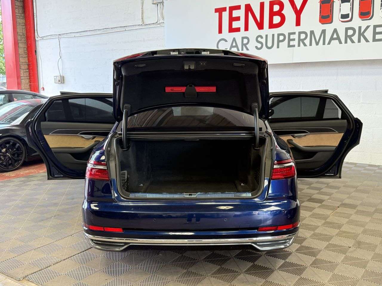 2018 AUDI A8 2018 AUDI A8