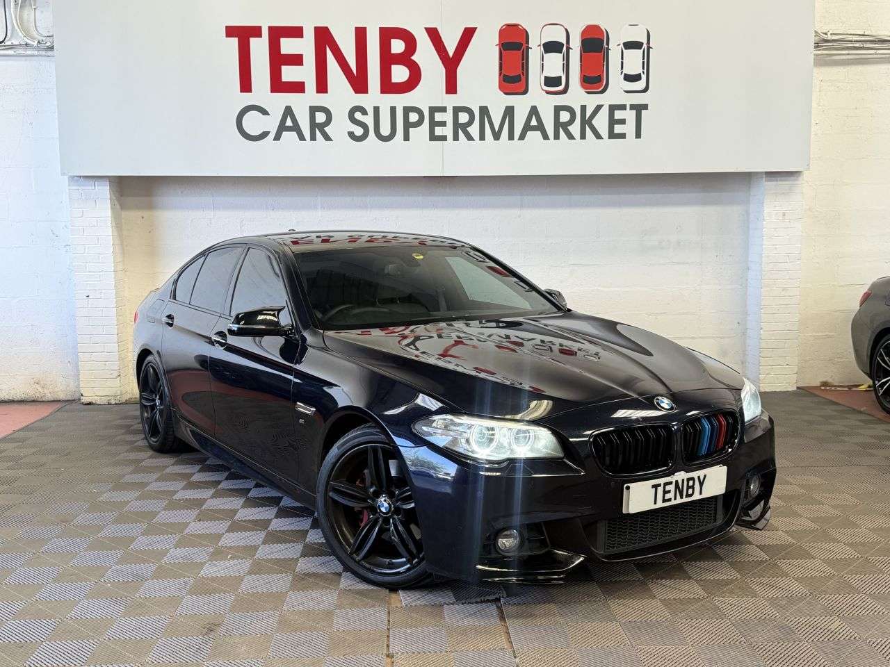 A 2014 BMW 5 SERIES 3.0 530d M Sport Saloon 4dr Diesel Auto Euro 6 (s/s) (258 ps) FHTD SEATS+SA A 2014 BMW 5 SERIES 3.0 530d M Sport Saloon 4dr Diesel Auto Euro 6 (s/s) (258 ps) FHTD SEATS+SA