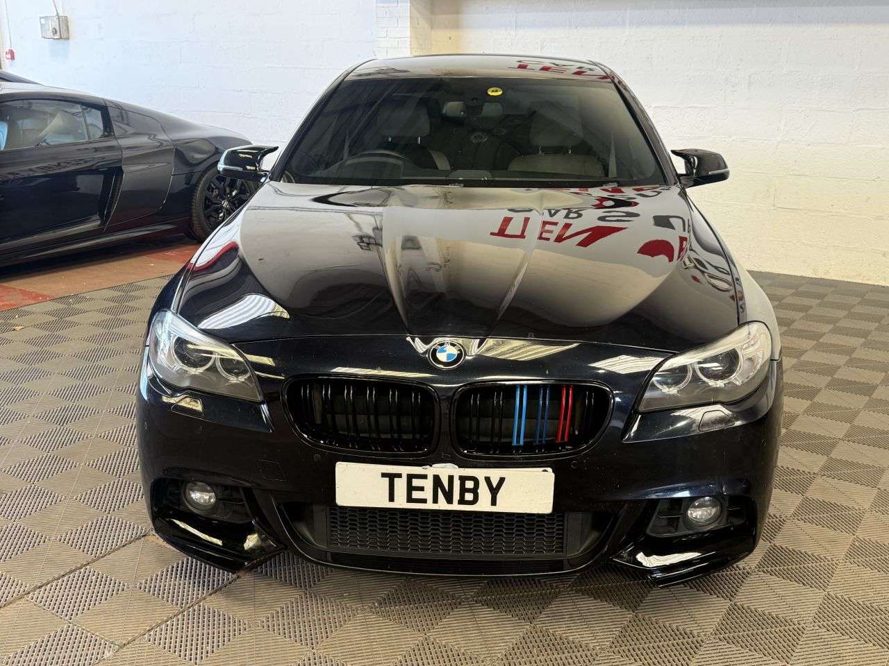 A 2014 BMW 5 SERIES 3.0 530d M Sport Saloon 4dr Diesel Auto Euro 6 (s/s) (258 ps) FHTD SEATS+SA A 2014 BMW 5 SERIES 3.0 530d M Sport Saloon 4dr Diesel Auto Euro 6 (s/s) (258 ps) FHTD SEATS+SA