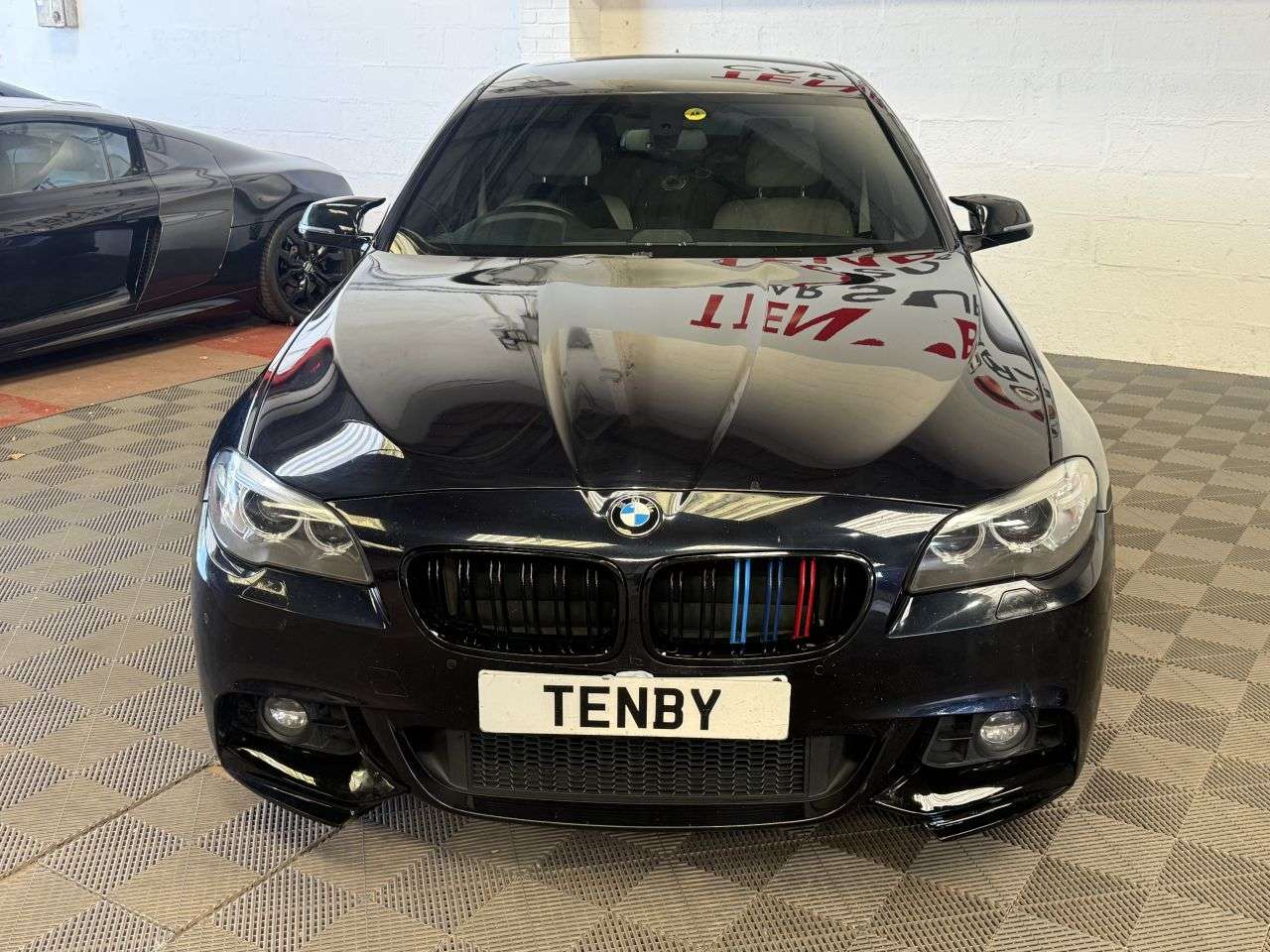 A 2014 BMW 5 SERIES 3.0 530d M Sport Saloon 4dr Diesel Auto Euro 6 (s/s) (258 ps) FHTD SEATS+SA A 2014 BMW 5 SERIES 3.0 530d M Sport Saloon 4dr Diesel Auto Euro 6 (s/s) (258 ps) FHTD SEATS+SA