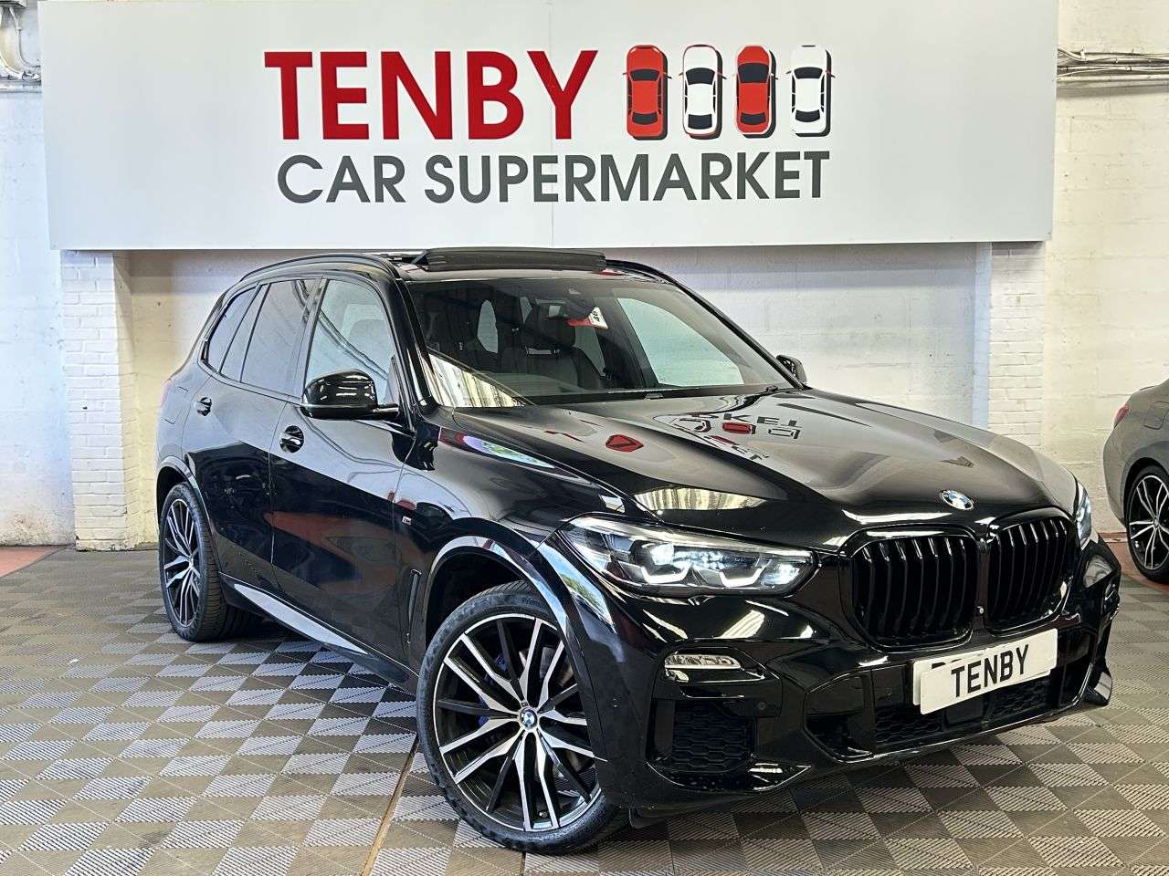 A 2021 BMW X5 3.0 30d MHT M Sport SUV 5dr Diesel Hybrid Auto xDrive Euro 6 (s/s) (286 ps) A 2021 BMW X5 3.0 30d MHT M Sport SUV 5dr Diesel Hybrid Auto xDrive Euro 6 (s/s) (286 ps)
