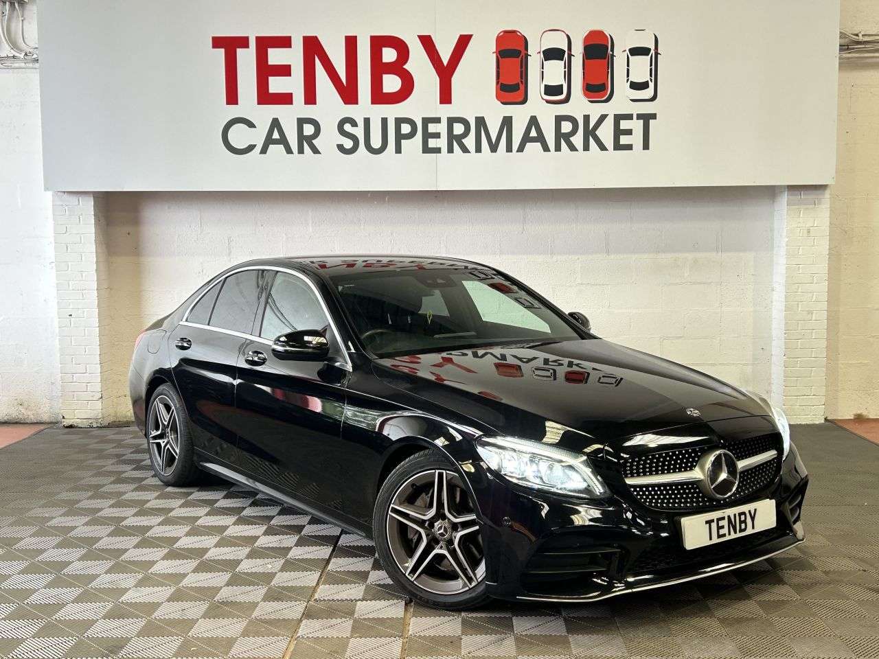 A 2020 MERCEDES-BENZ C CLASS 2.0 C300d AMG Line Edition Saloon 4dr Diesel G-Tronic+ Euro 6 (s/s) (245 ps A 2020 MERCEDES-BENZ C CLASS 2.0 C300d AMG Line Edition Saloon 4dr Diesel G-Tronic+ Euro 6 (s/s) (245 ps