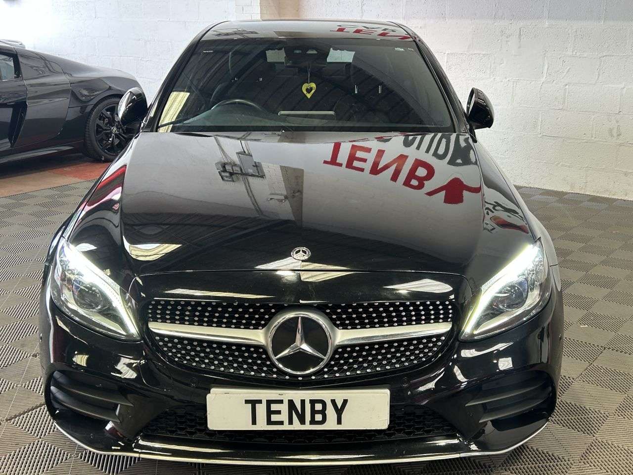 A 2020 MERCEDES-BENZ C CLASS 2.0 C300d AMG Line Edition Saloon 4dr Diesel G-Tronic+ Euro 6 (s/s) (245 ps A 2020 MERCEDES-BENZ C CLASS 2.0 C300d AMG Line Edition Saloon 4dr Diesel G-Tronic+ Euro 6 (s/s) (245 ps