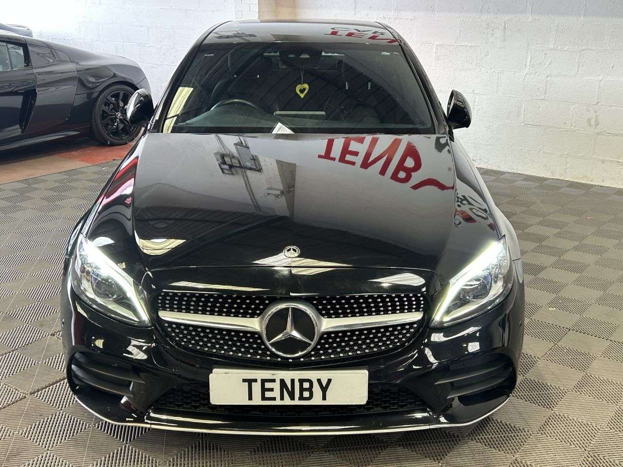 A 2020 MERCEDES-BENZ C CLASS 2.0 C300d AMG Line Edition Saloon 4dr Diesel G-Tronic+ Euro 6 (s/s) (245 ps A 2020 MERCEDES-BENZ C CLASS 2.0 C300d AMG Line Edition Saloon 4dr Diesel G-Tronic+ Euro 6 (s/s) (245 ps