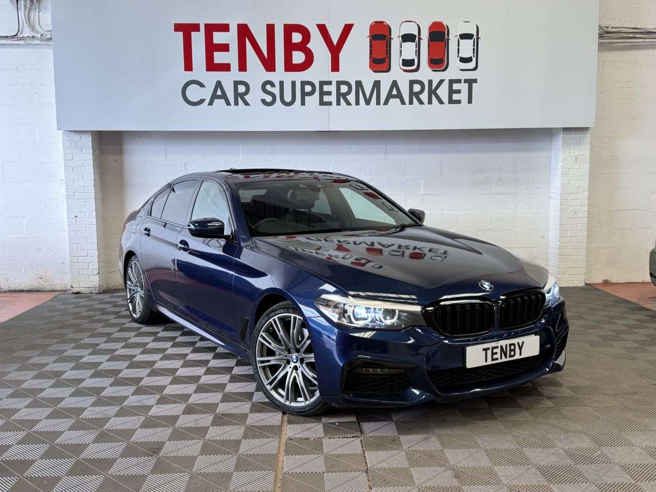 A 2018 BMW 5 SERIES 2.0 530e 9.2kWh M Sport Saloon 4dr Petrol Plug-in Hybrid Auto Euro 6 (s/s) A 2018 BMW 5 SERIES 2.0 530e 9.2kWh M Sport Saloon 4dr Petrol Plug-in Hybrid Auto Euro 6 (s/s)