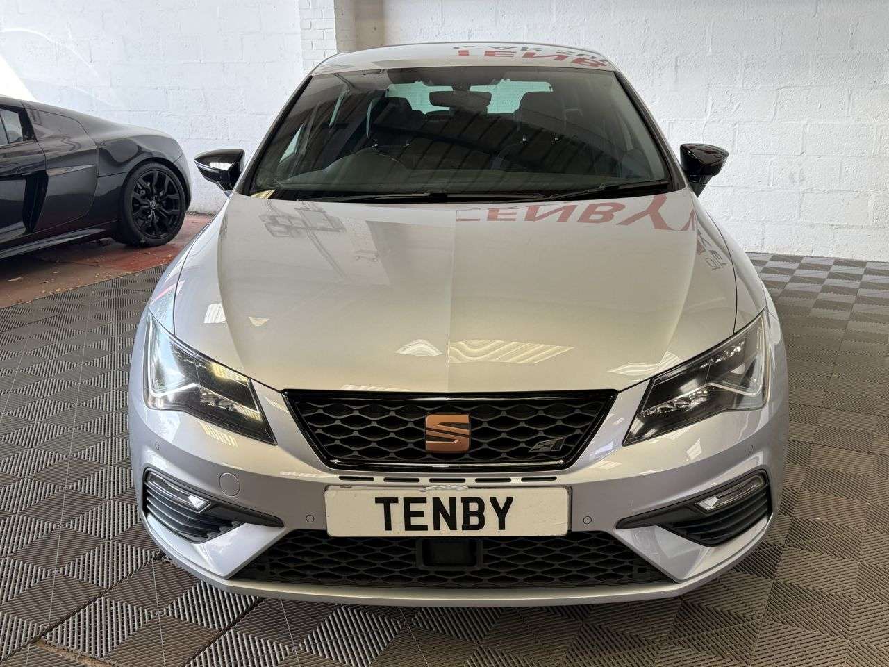 A 2019 SEAT LEON 2.0 TSI Cupra 290 Hatchback 5dr Petrol DSG Euro 6 (s/s) (290 ps) A 2019 SEAT LEON 2.0 TSI Cupra 290 Hatchback 5dr Petrol DSG Euro 6 (s/s) (290 ps)