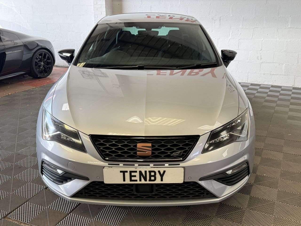 A 2019 SEAT LEON 2.0 TSI Cupra 290 Hatchback 5dr Petrol DSG Euro 6 (s/s) (290 ps) A 2019 SEAT LEON 2.0 TSI Cupra 290 Hatchback 5dr Petrol DSG Euro 6 (s/s) (290 ps)