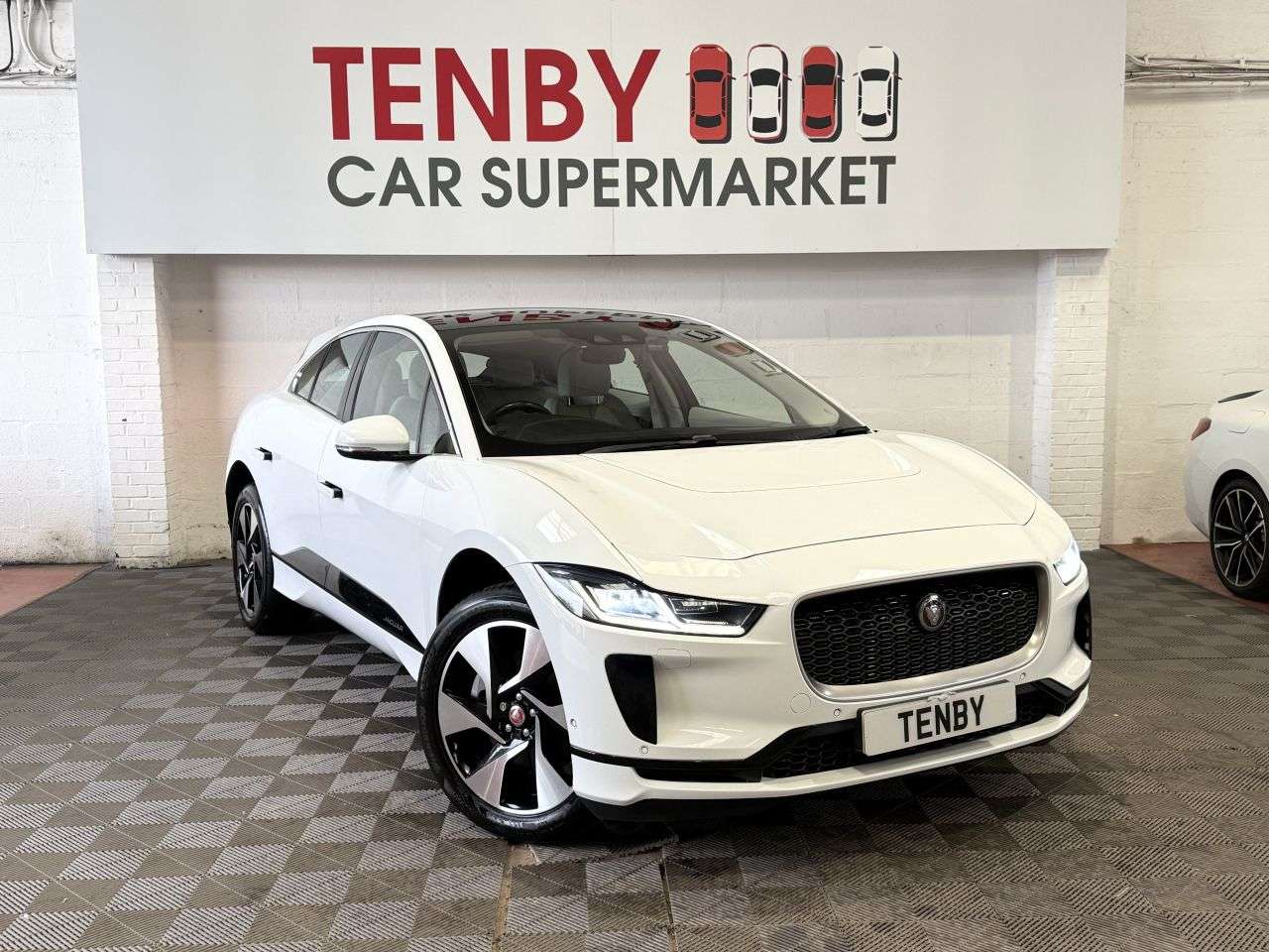 A 2019 JAGUAR I-PACE 400 90kWh SE SUV 5dr Electric Auto 4WD (400 ps) LANEASST+88.7%BATTERYHEALTH A 2019 JAGUAR I-PACE 400 90kWh SE SUV 5dr Electric Auto 4WD (400 ps) LANEASST+88.7%BATTERYHEALTH