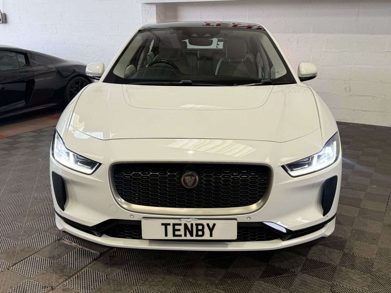 A 2019 JAGUAR I-PACE 400 90kWh SE SUV 5dr Electric Auto 4WD (400 ps) LANEASST+88.7%BATTERYHEALTH A 2019 JAGUAR I-PACE 400 90kWh SE SUV 5dr Electric Auto 4WD (400 ps) LANEASST+88.7%BATTERYHEALTH