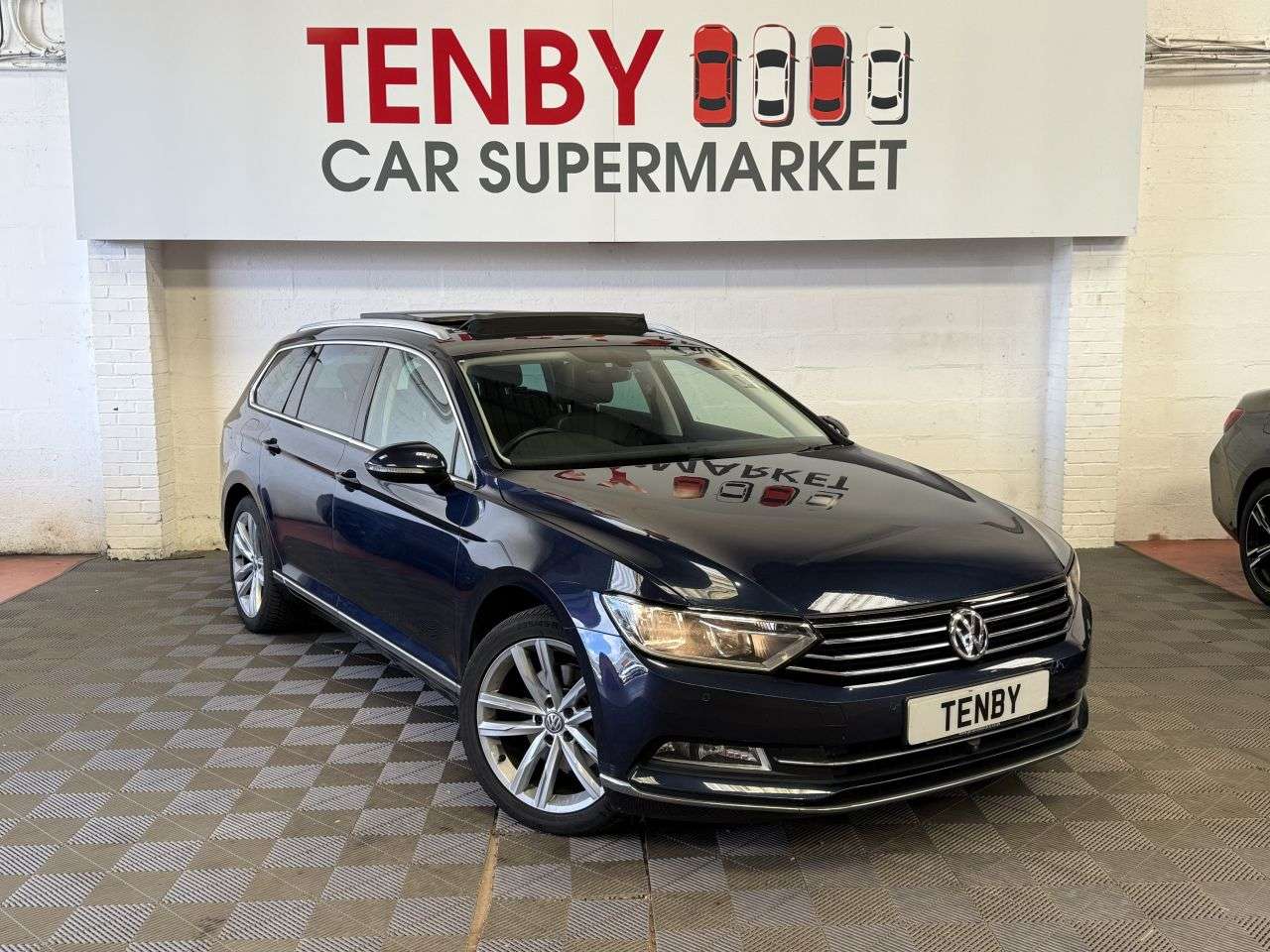 A 2016 VOLKSWAGEN PASSAT 2.0 TDI BlueMotion Tech GT Estate 5dr Diesel DSG Euro 6 (s/s) (150 ps) FHTD A 2016 VOLKSWAGEN PASSAT 2.0 TDI BlueMotion Tech GT Estate 5dr Diesel DSG Euro 6 (s/s) (150 ps) FHTD