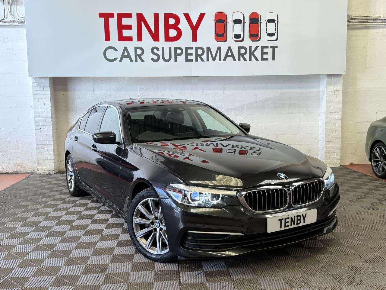 A 2019 BMW 5 SERIES 2.0 520d SE Saloon 4dr Diesel Auto Euro 6 (s/s) (190 ps) A 2019 BMW 5 SERIES 2.0 520d SE Saloon 4dr Diesel Auto Euro 6 (s/s) (190 ps)