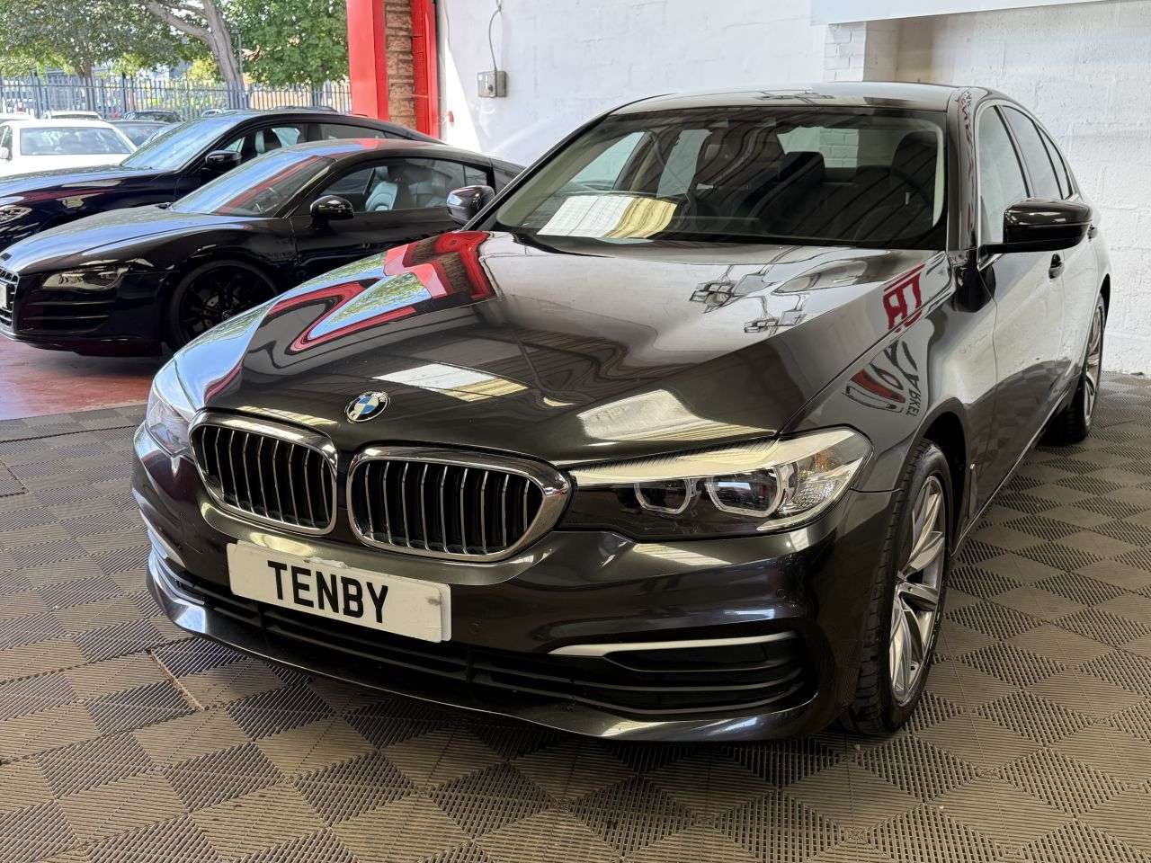 A 2019 BMW 5 SERIES 2.0 520d SE Saloon 4dr Diesel Auto Euro 6 (s/s) (190 ps) A 2019 BMW 5 SERIES 2.0 520d SE Saloon 4dr Diesel Auto Euro 6 (s/s) (190 ps)