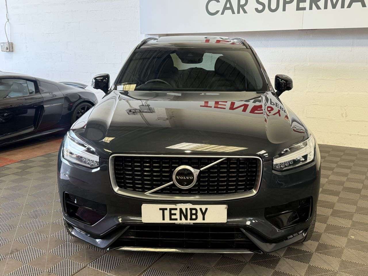 A 2019 VOLVO XC90 2.0 B5 MHEV R-Design SUV 5dr Diesel Hybrid Auto 4WD Euro 6 (s/s) (235 ps) A 2019 VOLVO XC90 2.0 B5 MHEV R-Design SUV 5dr Diesel Hybrid Auto 4WD Euro 6 (s/s) (235 ps)