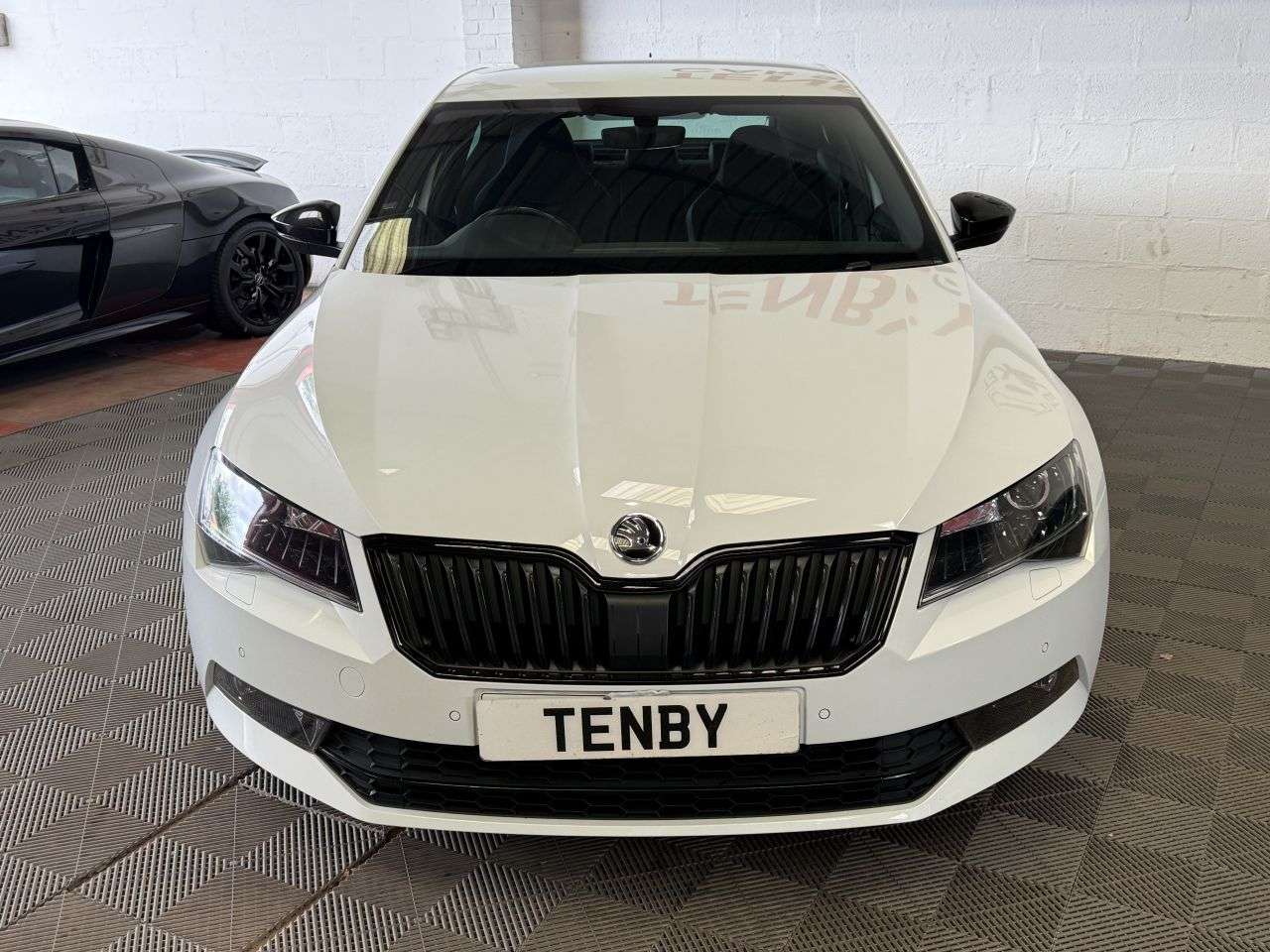 A 2018 SKODA SUPERB 2.0 TDI SportLine Hatchback 5dr Diesel DSG Euro 6 (s/s) (150 ps) A 2018 SKODA SUPERB 2.0 TDI SportLine Hatchback 5dr Diesel DSG Euro 6 (s/s) (150 ps)