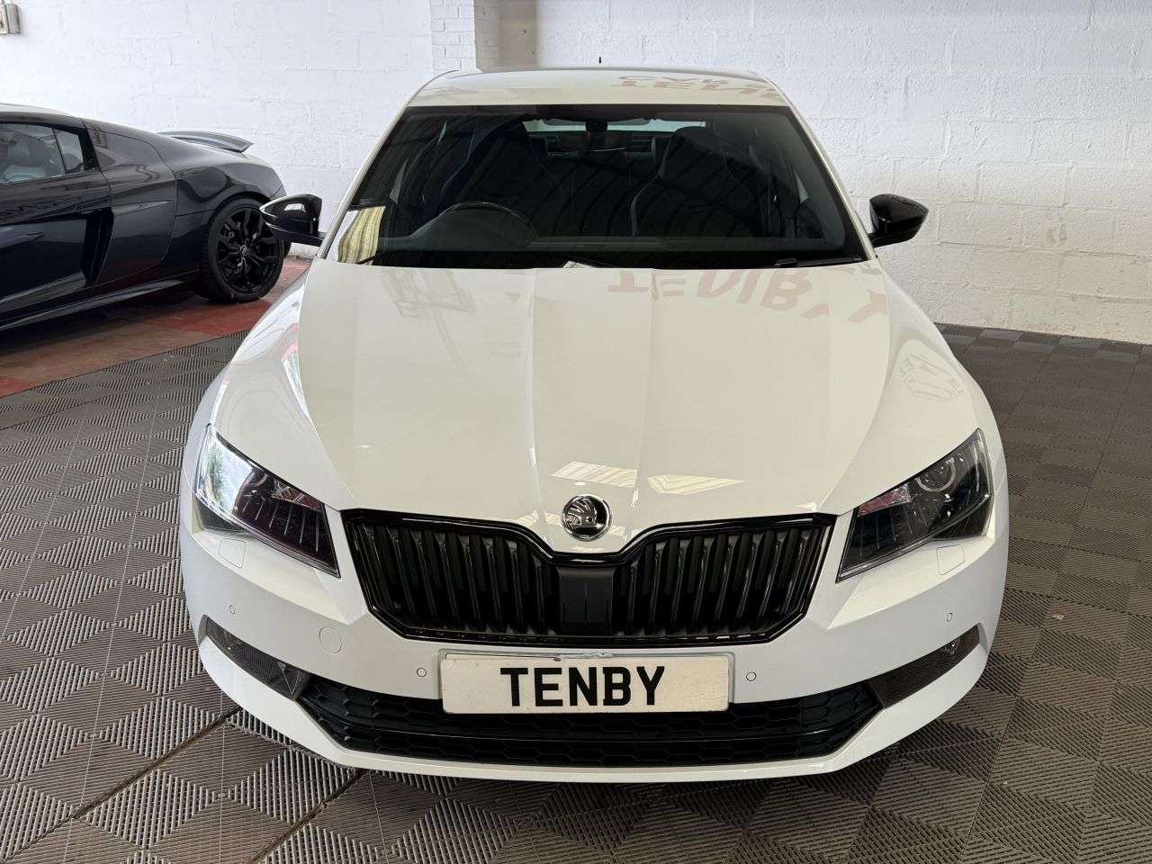 A 2018 SKODA SUPERB 2.0 TDI SportLine Hatchback 5dr Diesel DSG Euro 6 (s/s) (150 ps) A 2018 SKODA SUPERB 2.0 TDI SportLine Hatchback 5dr Diesel DSG Euro 6 (s/s) (150 ps)