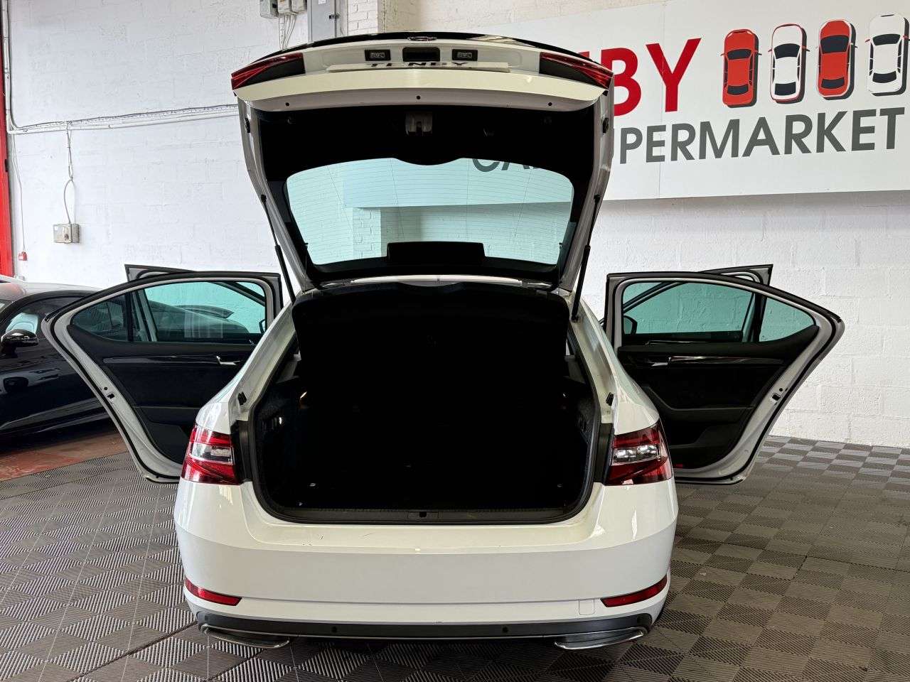 2018 SKODA SUPERB 2018 SKODA SUPERB